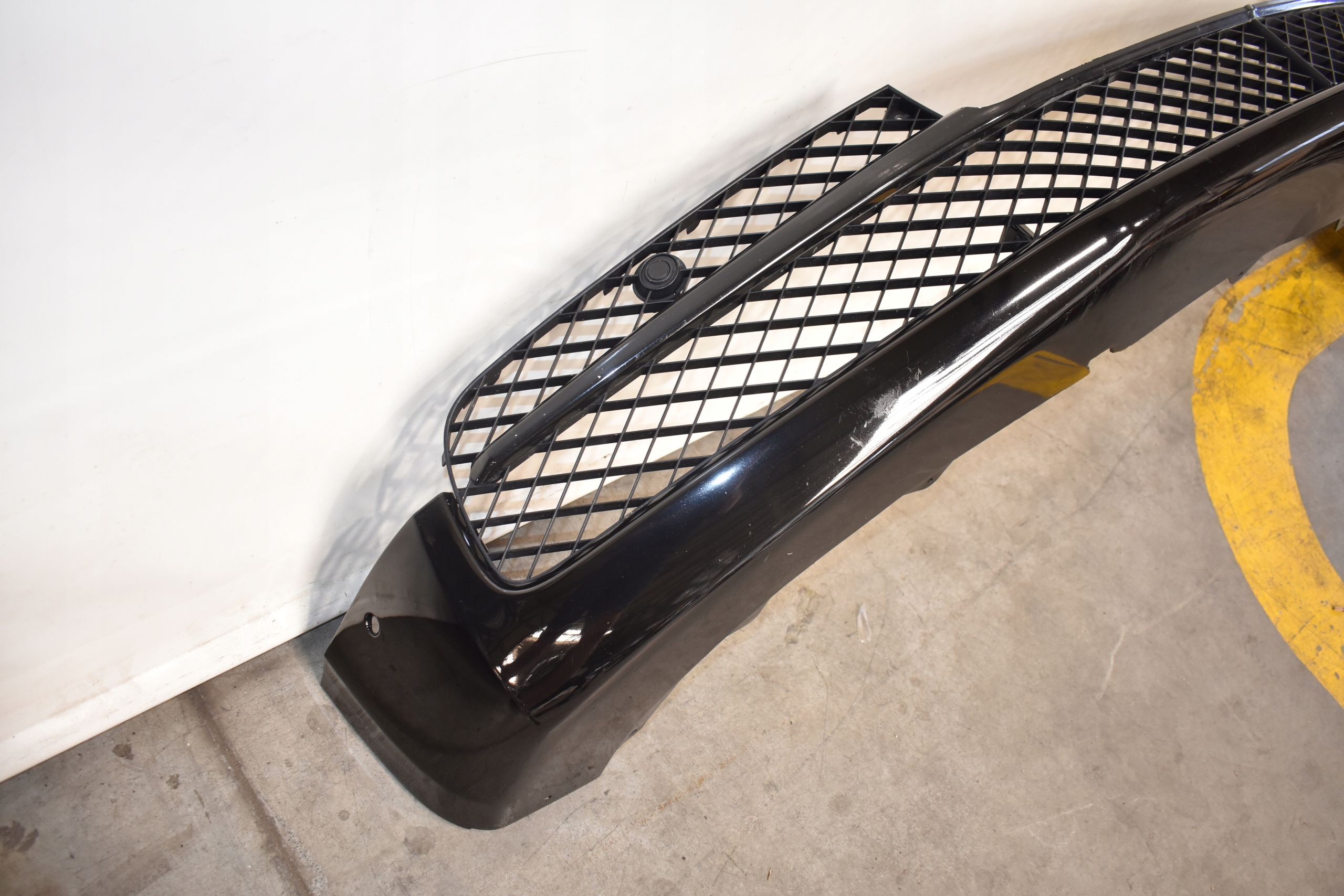 IDEALNY bumper front front 4 PDC 16R. BENTLEY FLYING SPUR 1