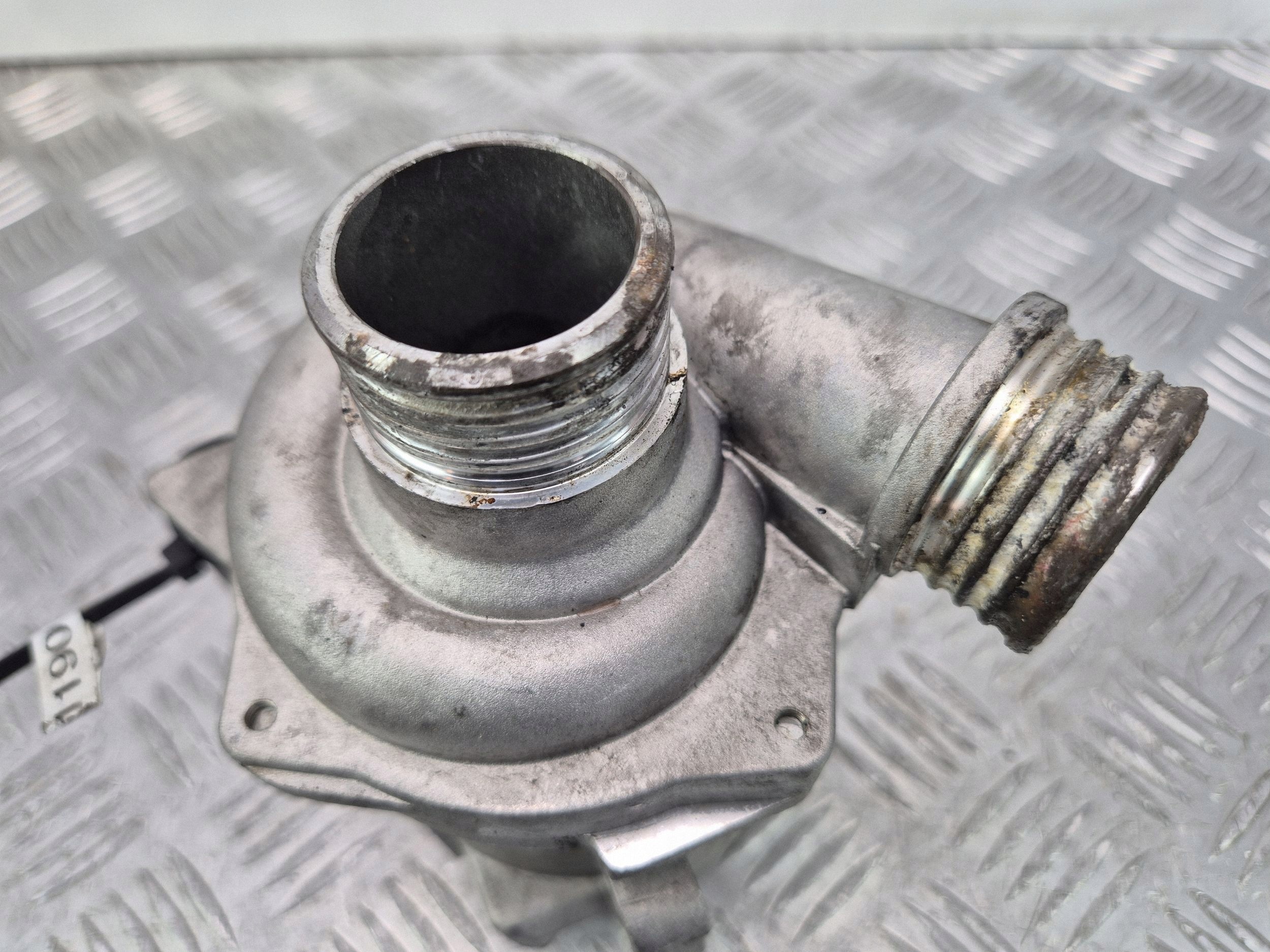 BMW 3 E92 E93 325i water pump 7586924 N52B25AF