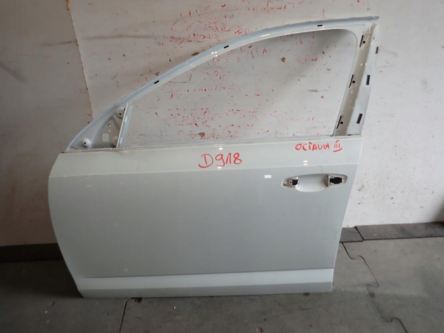 door front front left SKODA OCTAVIA III 2012- 5E