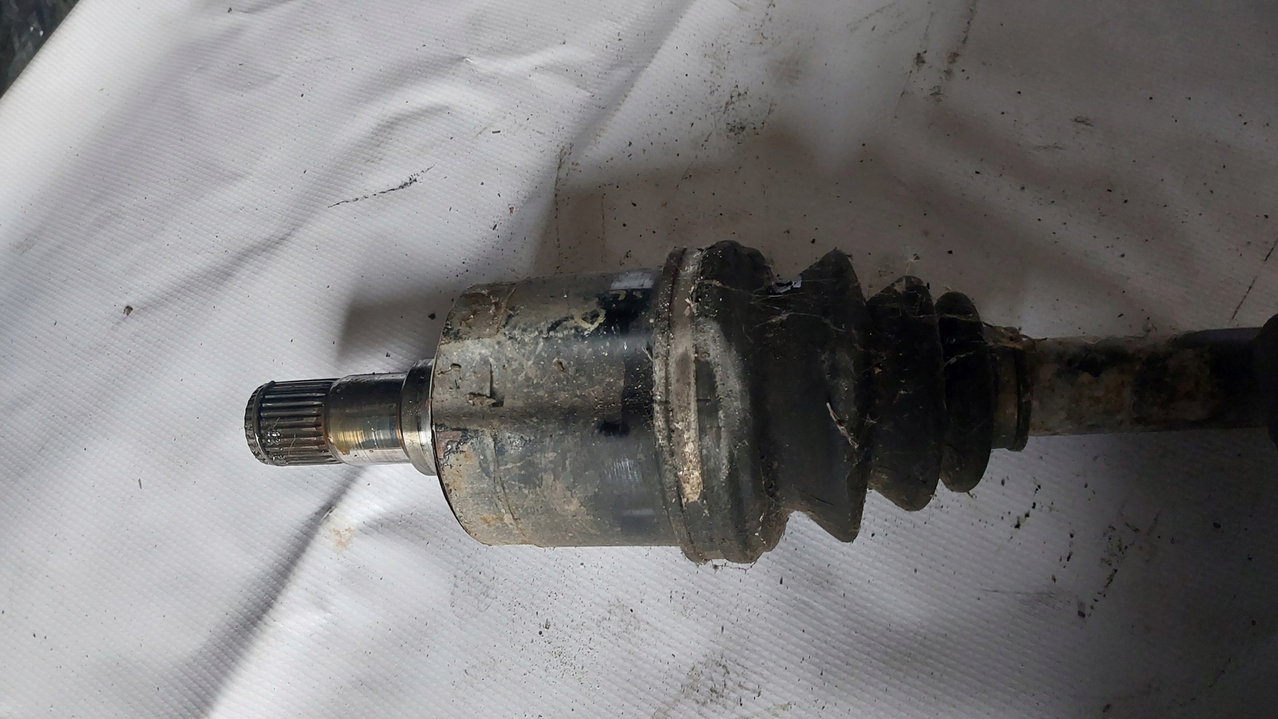 HYUNDAI TUCSON and 04-10 R. 2.0 CRDI semi-axis right front front long 2WD