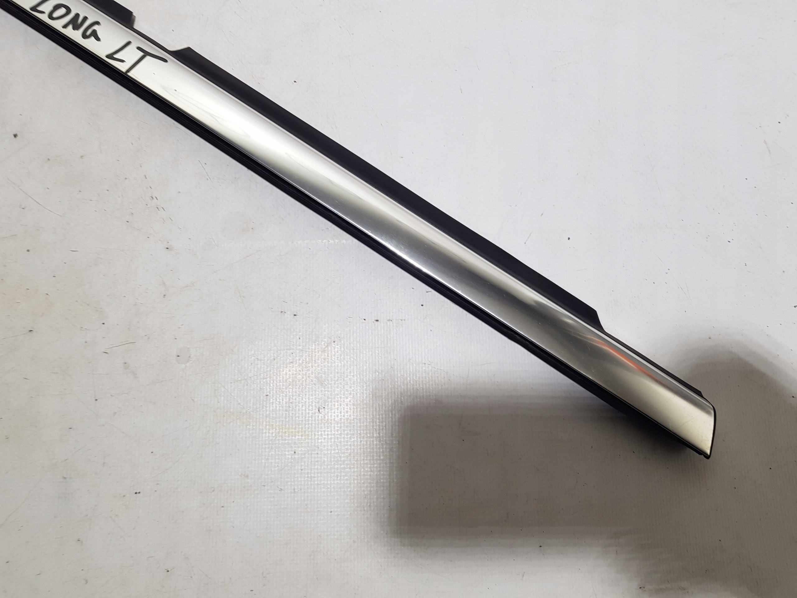 moulding door left rear part dust CHROM MERCEDES W251 LONG