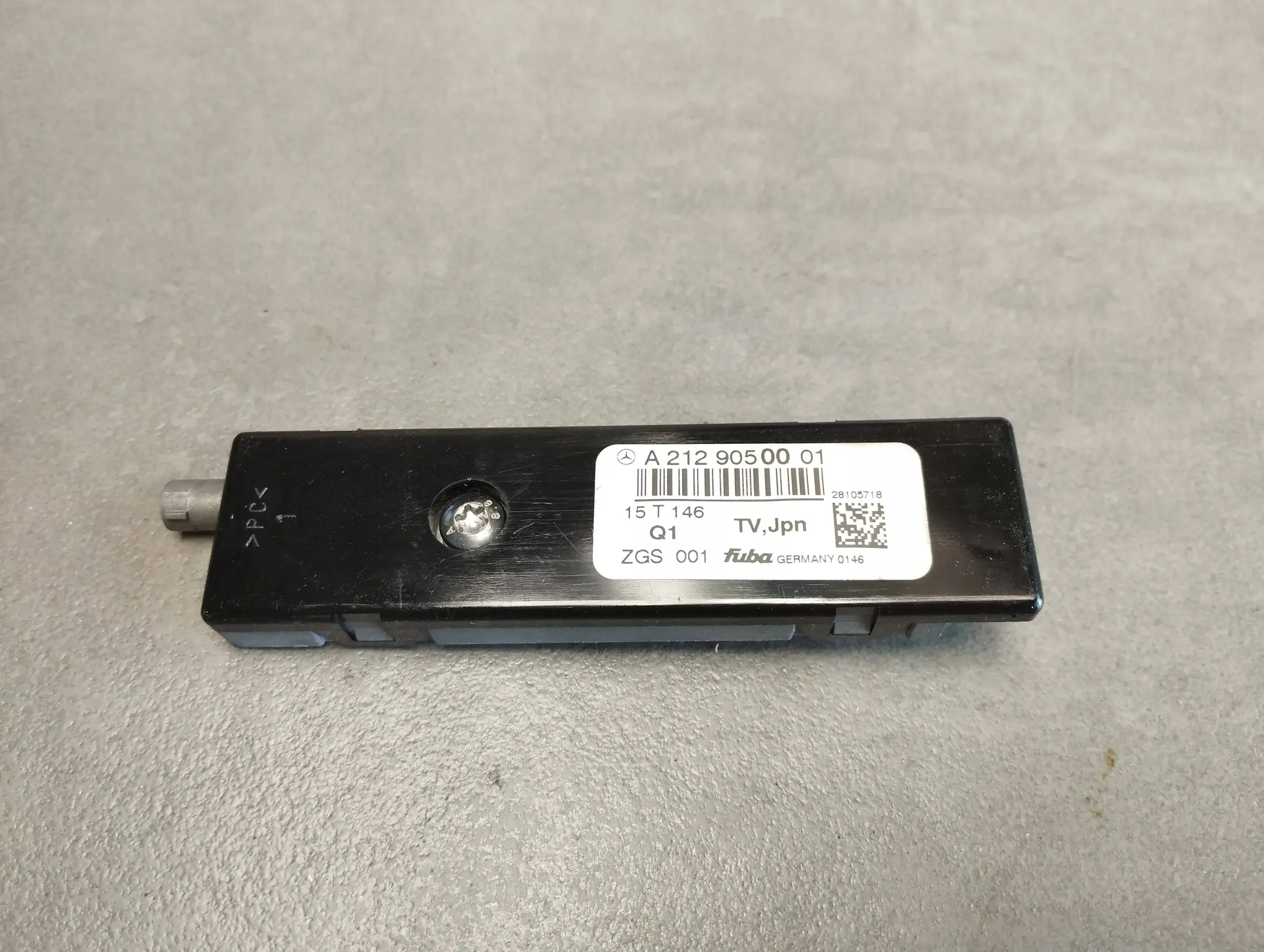 Mercedes-Benz CLS C218 antenna amplifier A2129050001