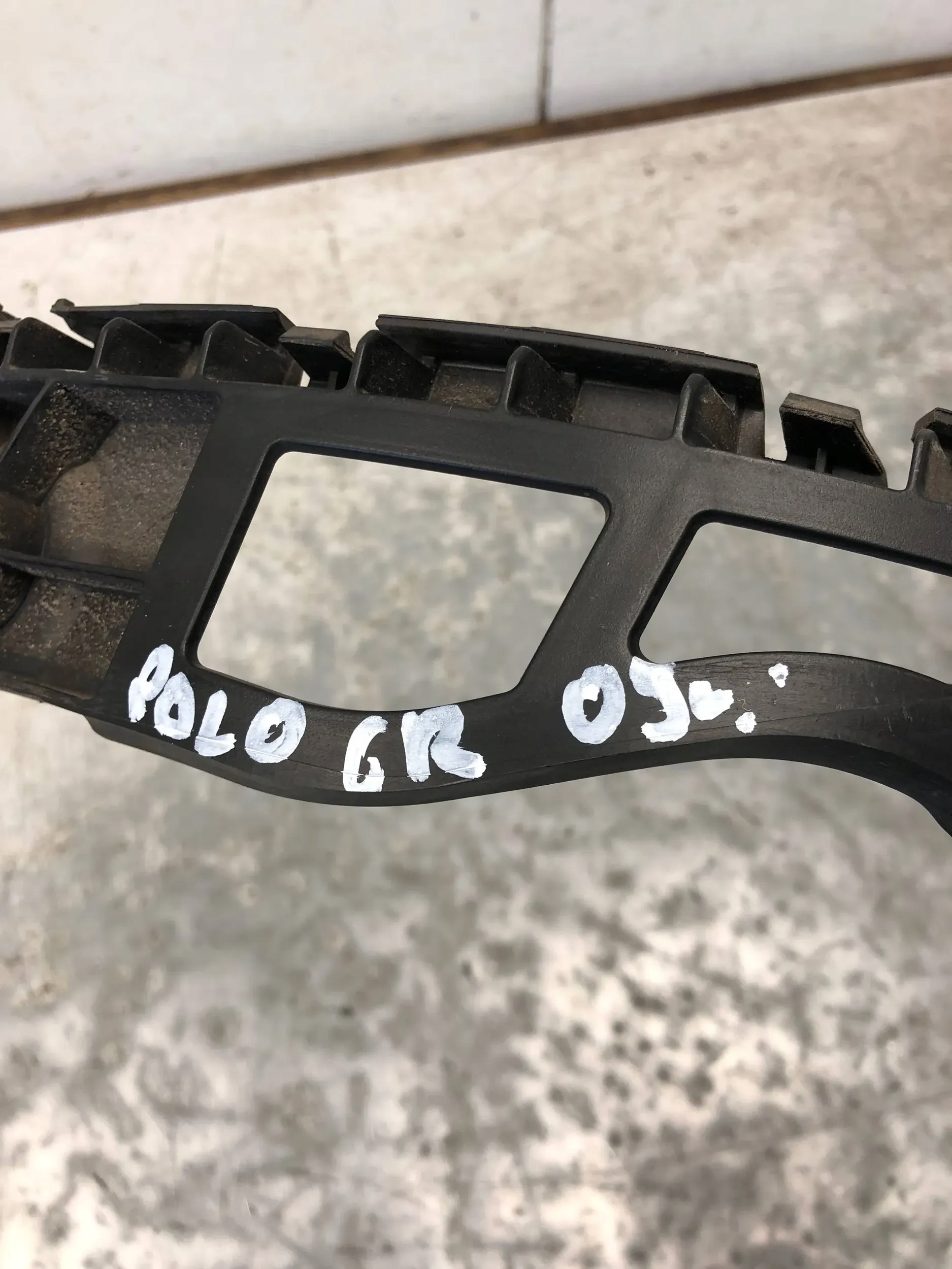 bumper bracket right rear part VW POLO V 6R 6R6807394A