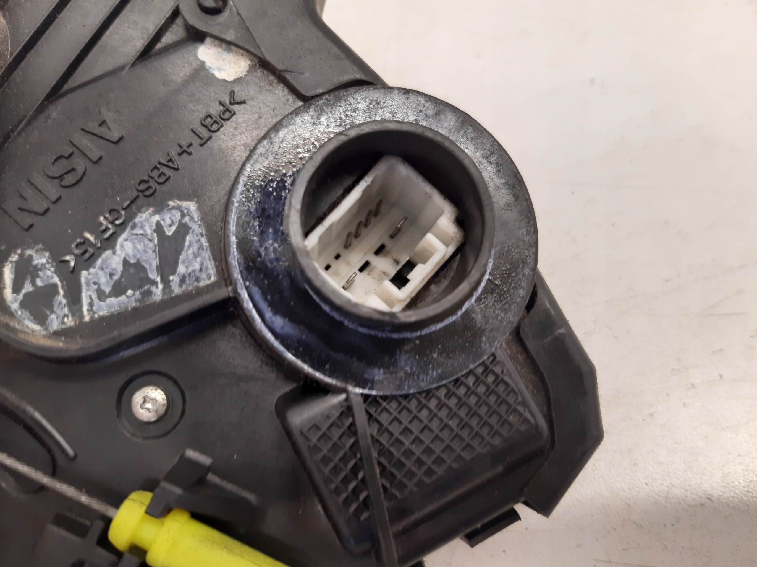 lock left front 2 PIN Toyota Avensis T25