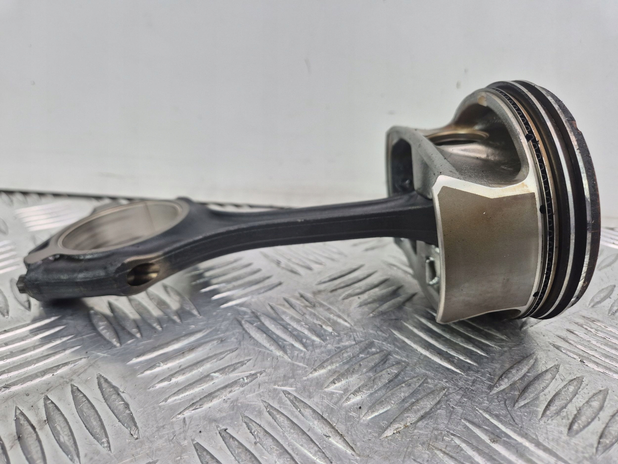 M272.977 piston with connecting rod Mercedes E350 W212 92L88