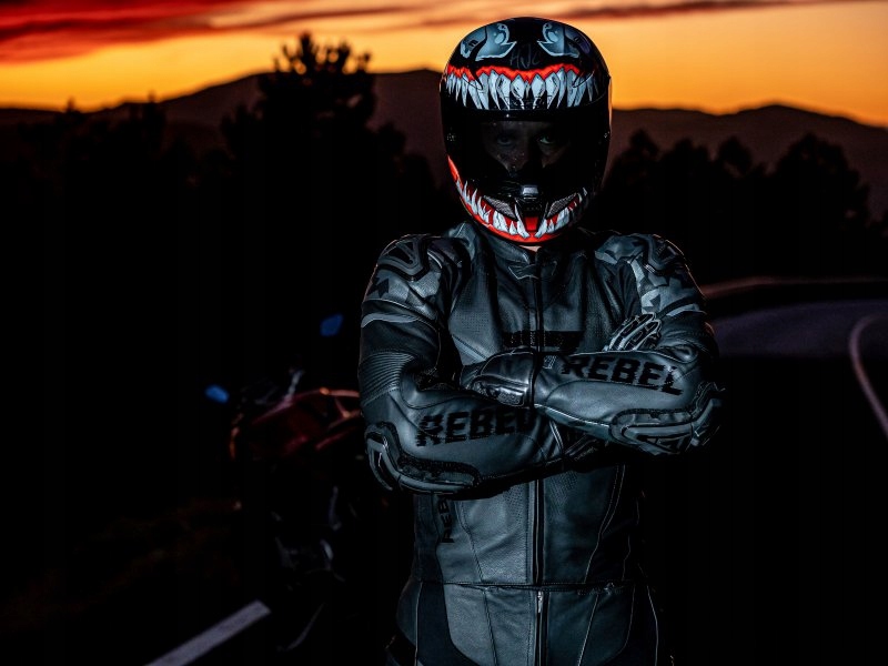 KURTKA SKÓRZANA REBELHORN REBEL BLACK 48 Cechy dodatkowe ochraniacze