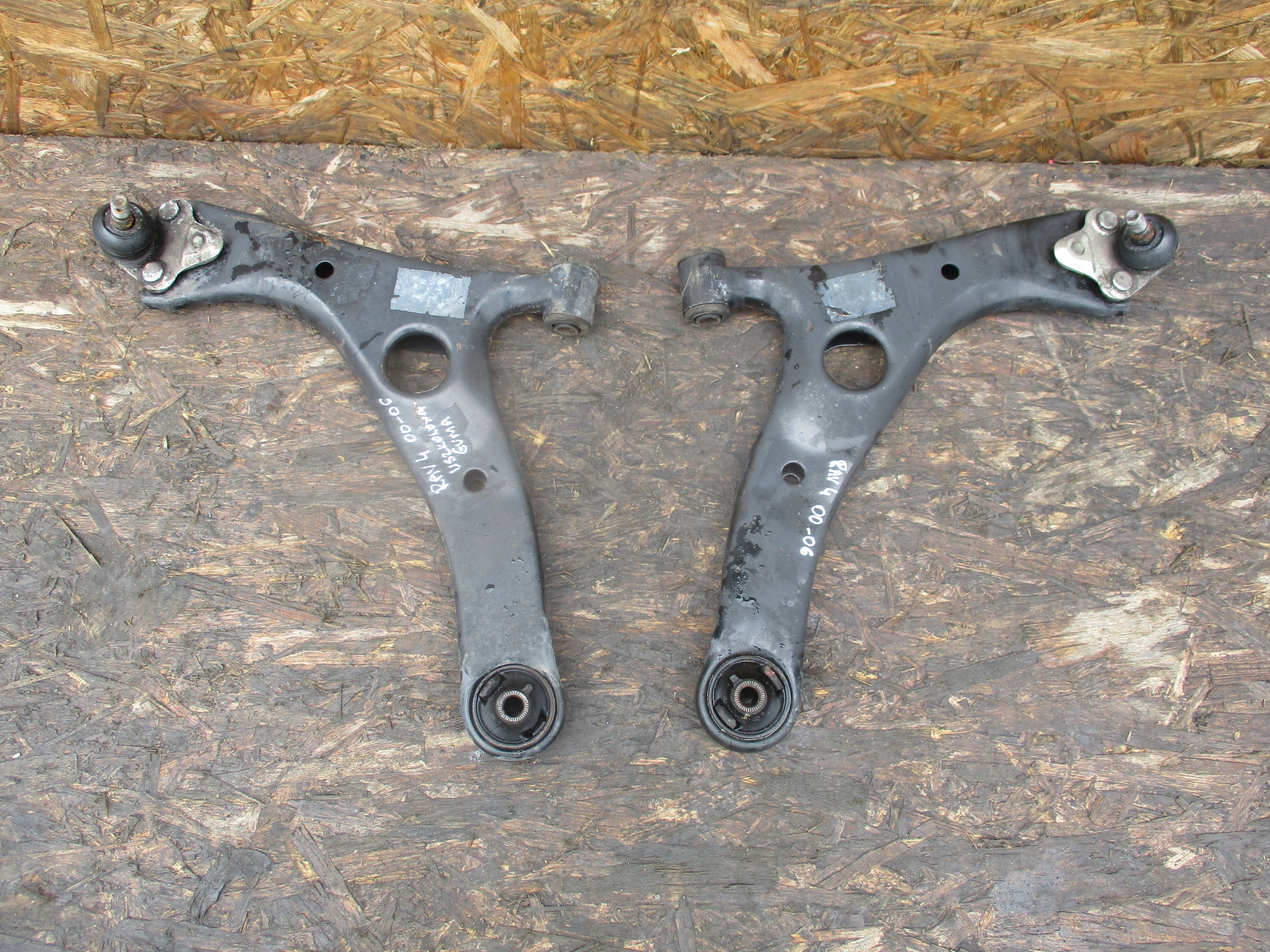 arm front left Toyota RAV4 II 00-06