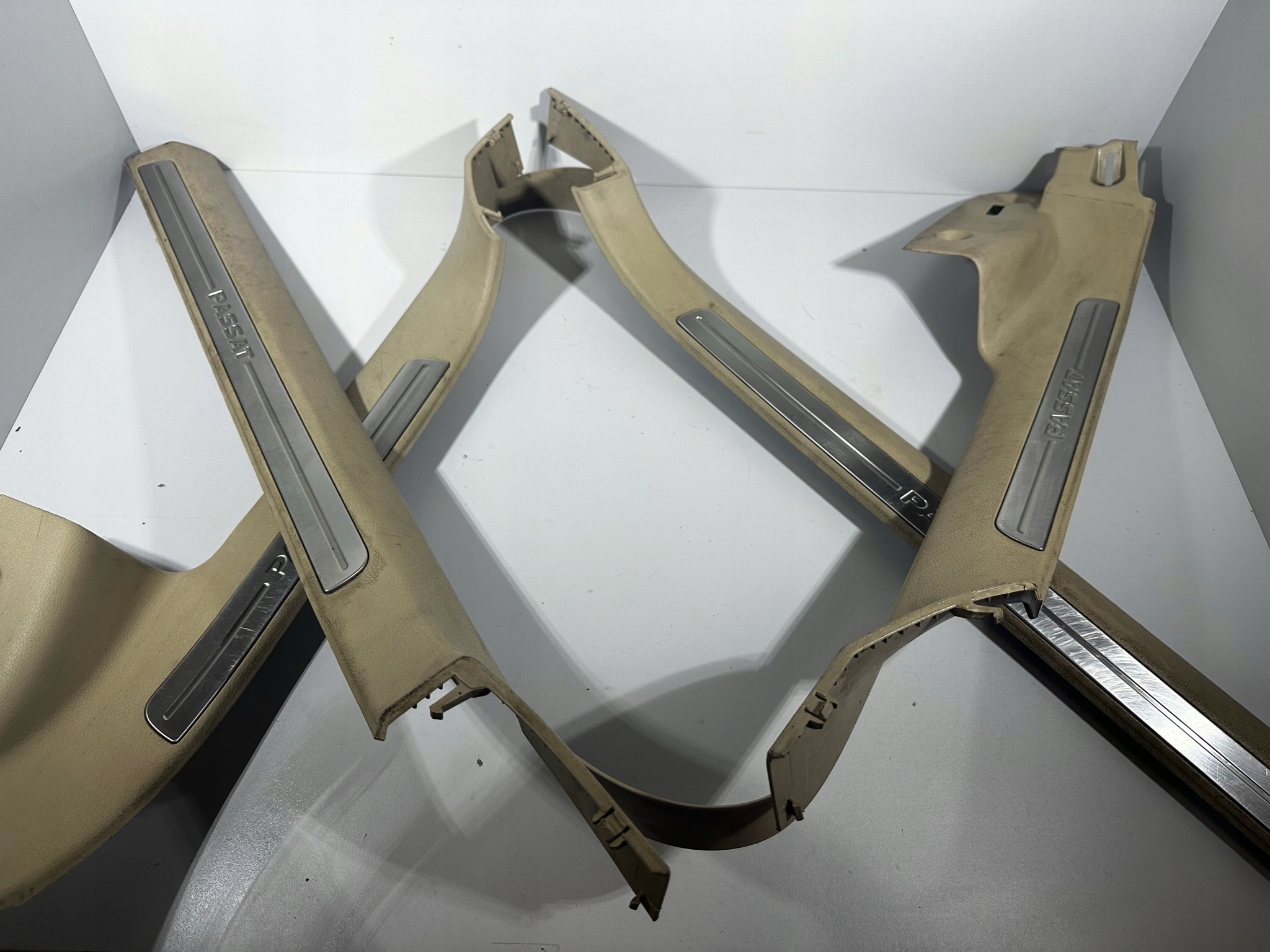 PASSAT B6 B7 CC LISTWY PROGOWE CHROM BEŻ