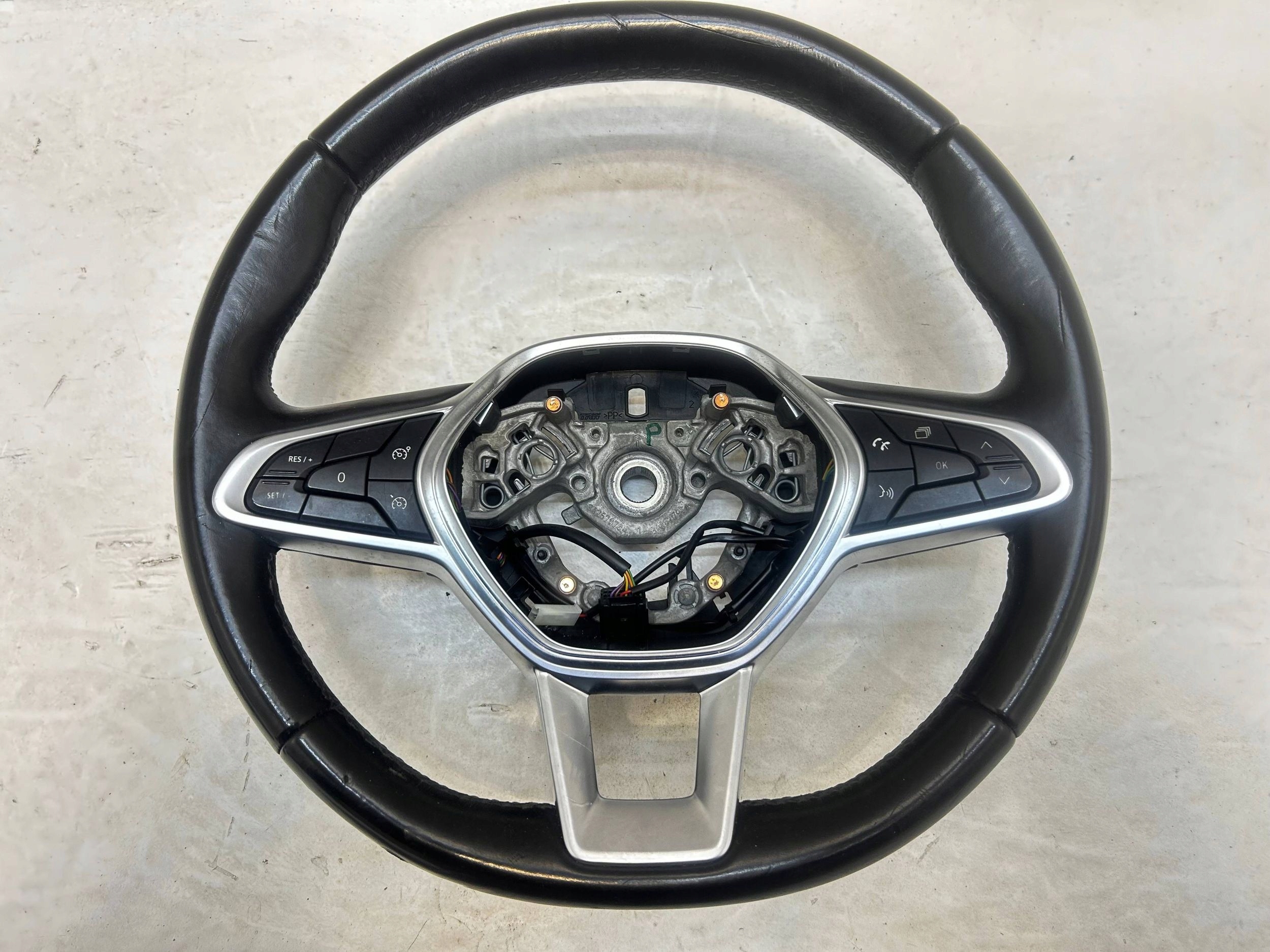 renault CLIO V, CAPTUR II руль 2022R