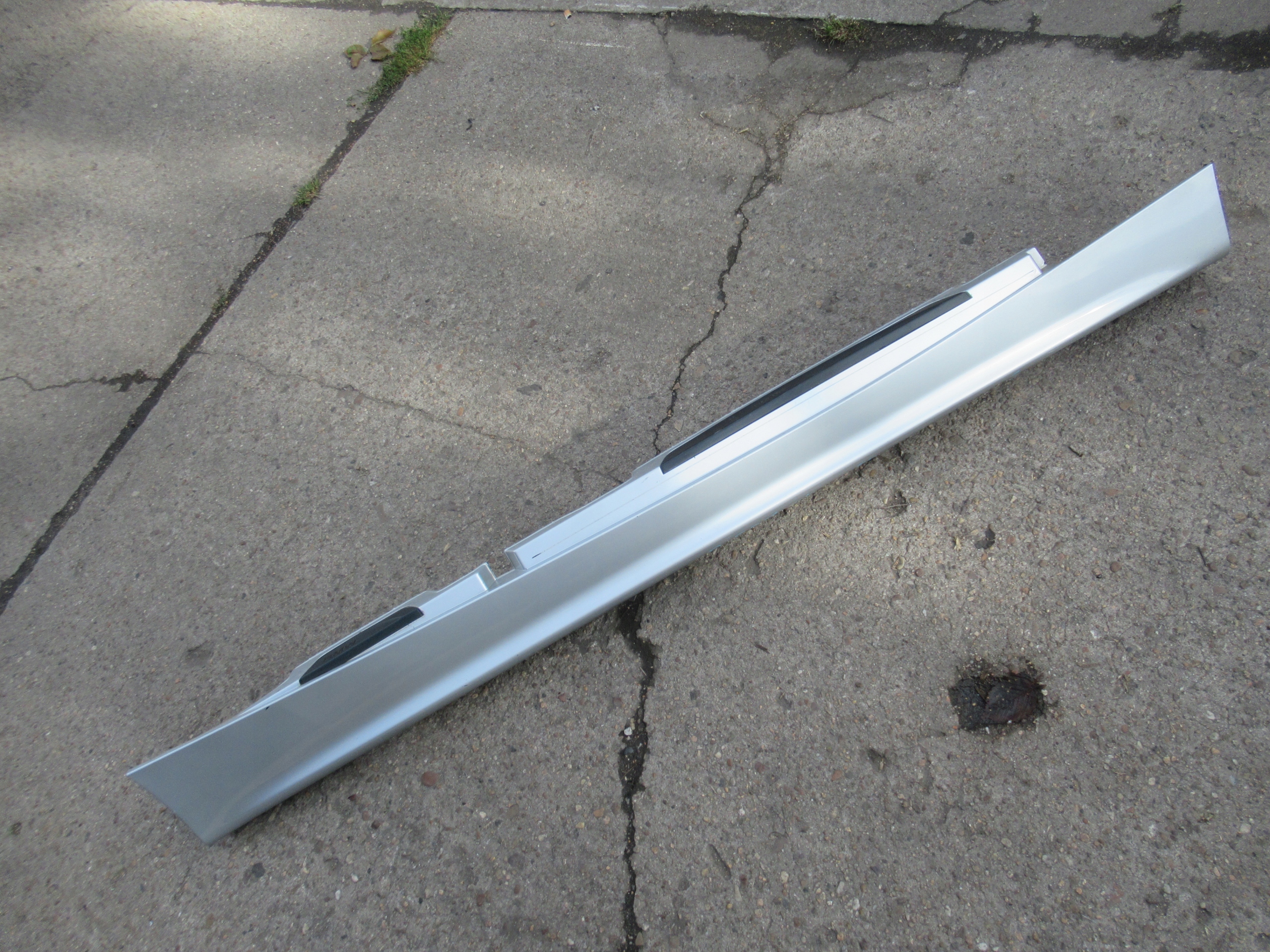 BMW E87 - moulding threshold right 7147402