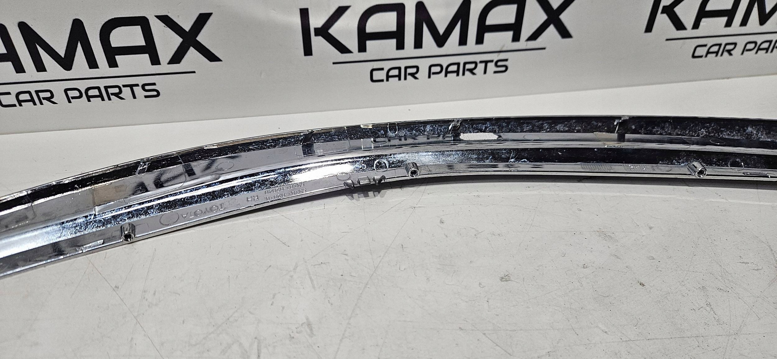 moulding below reflektorem right side Toyota Corolla E160 E170 5318102010