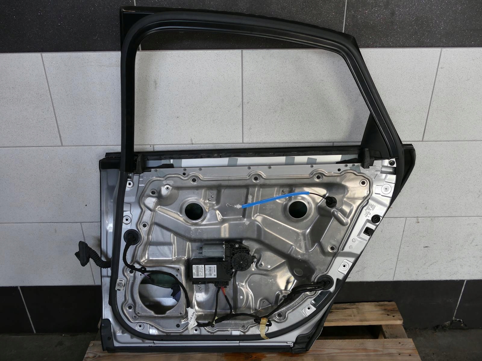AUDI A8 D3 und LIFT Tür rechts heck hinten LY7W