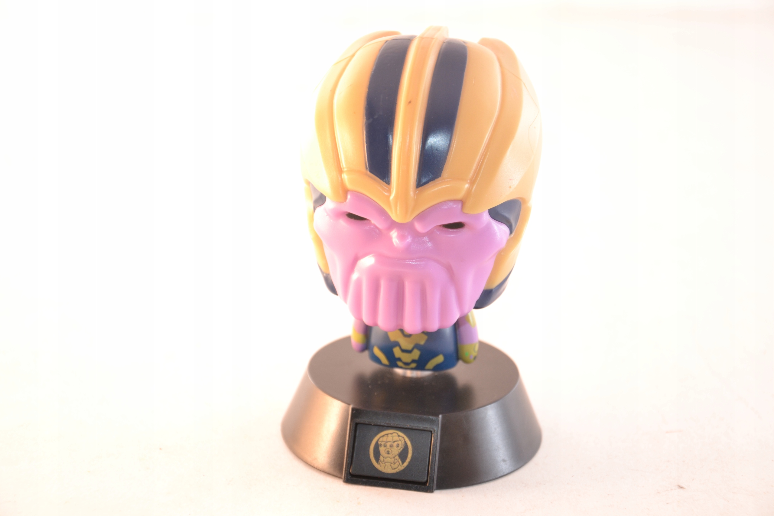 LAMPKA THANOS ICON LIGHT MÓWI