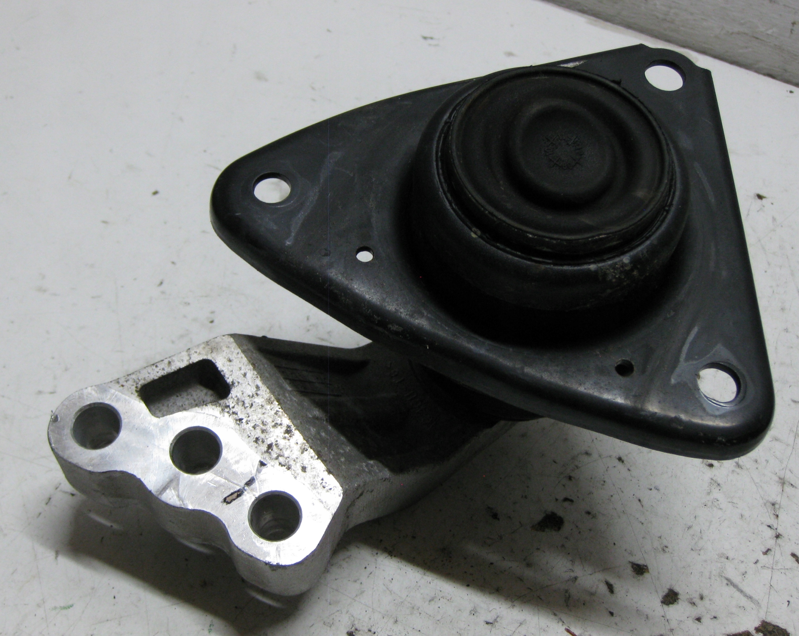 HYUNDAI I30 1.6 CRDI 12R holder engine mount