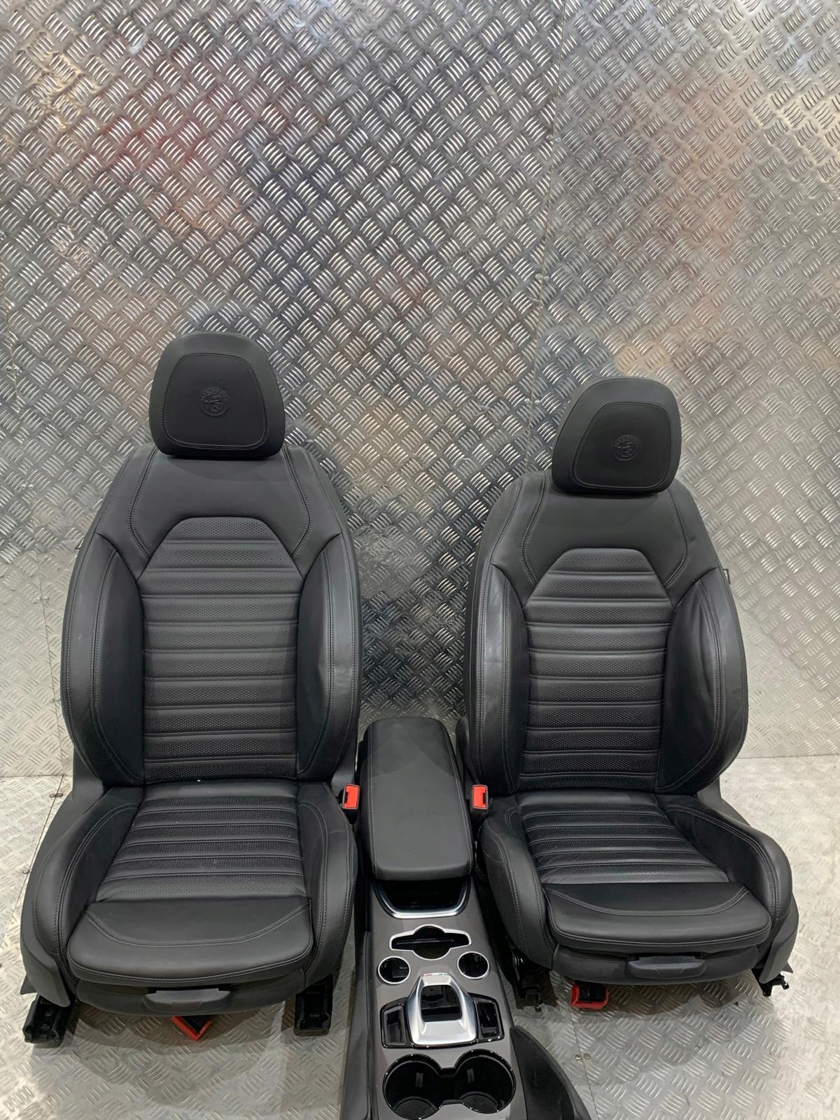 FOTELE SKORA TAPICERKA SRODEK ALFA ROMEO GIULIA VELOCE