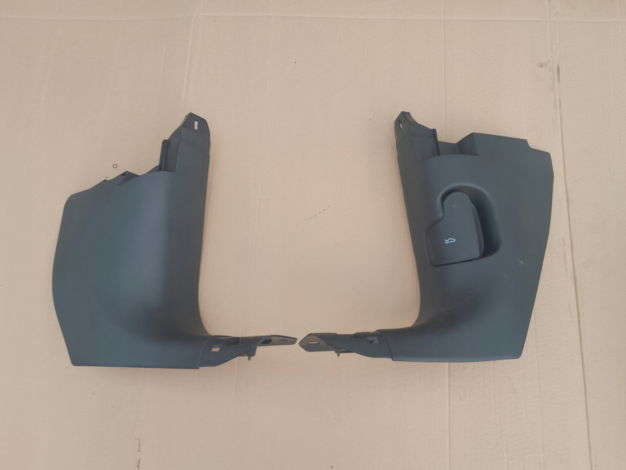 AUDI E-TRON 55 ОБИВКА СТОЙКИ ЛЕВАЯ 4KL867271