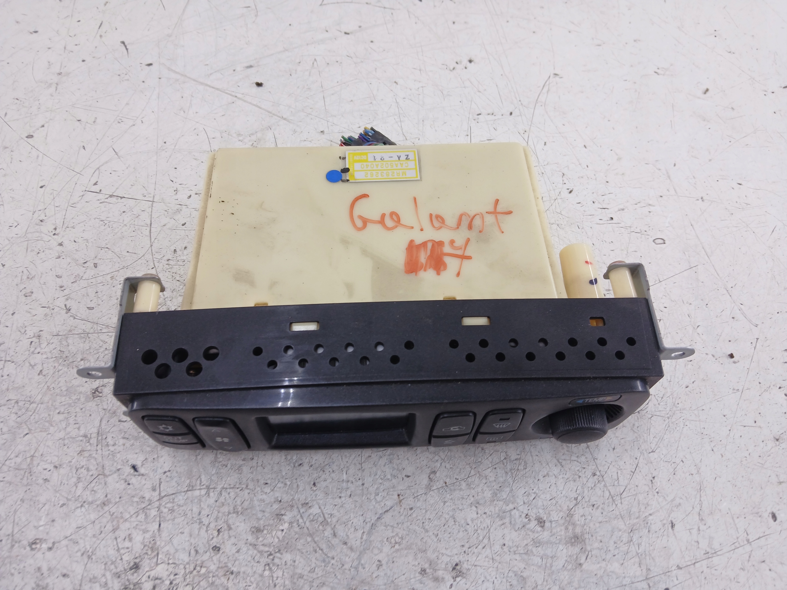 MITSUBISHI GALANT VIII Unite commande clima Bouches buses MR283262