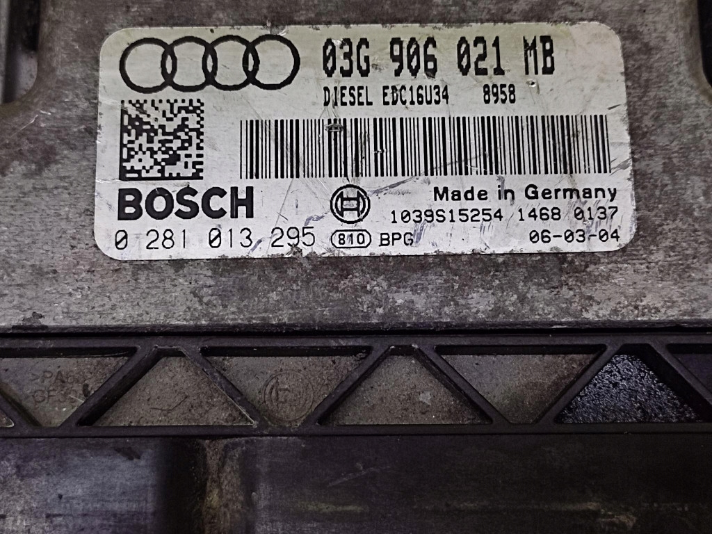 AUDI A3 8P Centralina Motore 0281013295