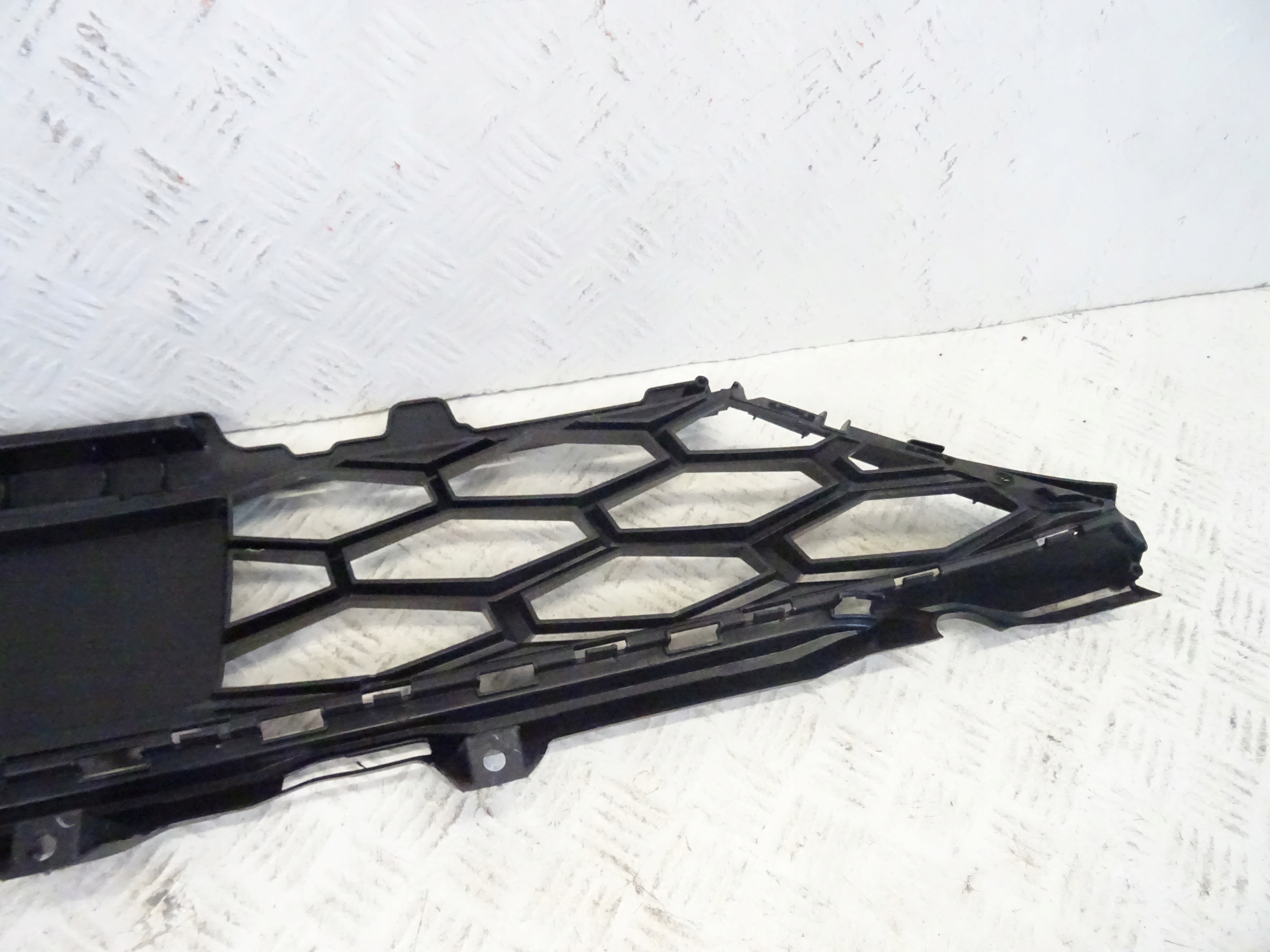 grid of a bumper front front KIA SPORTAGE V GT-LINE 86531-R2CB0