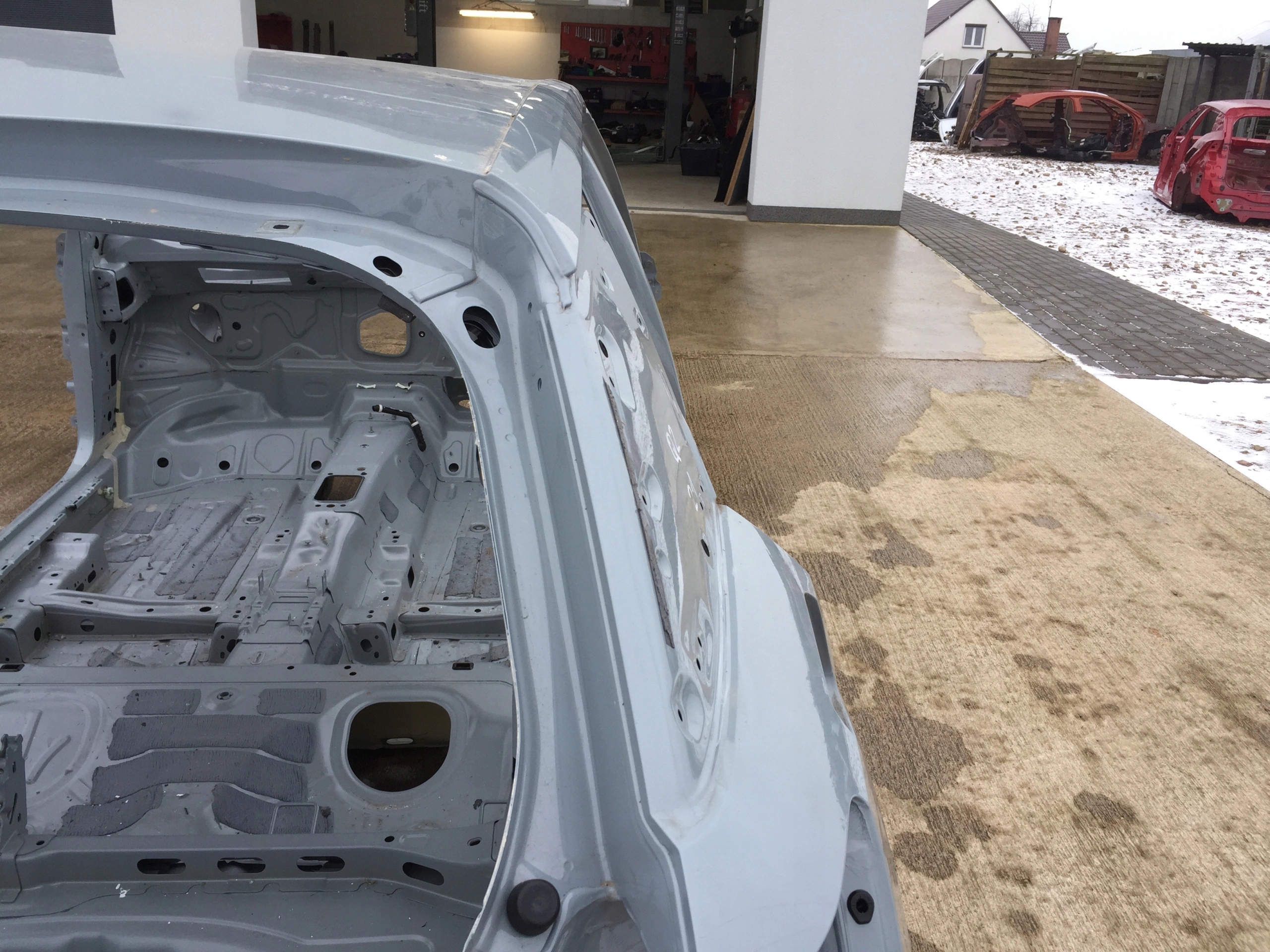 AUDI Q2 81A 2021 ĆWIARTKA PRAWY Z WANNĄ PASEM TYŁ Kolor szary