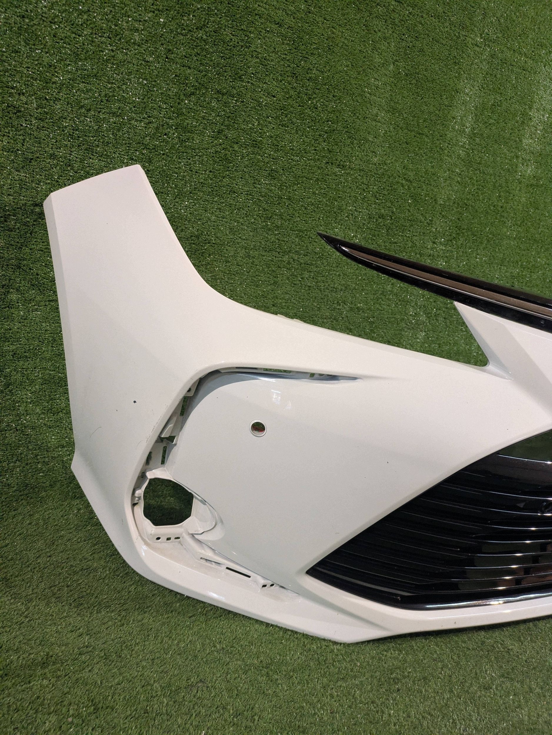 front bumper front TOYOTA COROLLA E21 sedan PDC 18- NR.Z9643