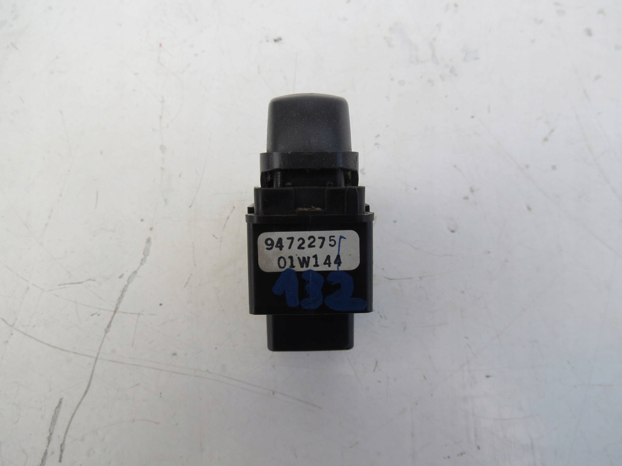 window control switch right rear part VOLVO S60 and V70 II 9472275 01W144