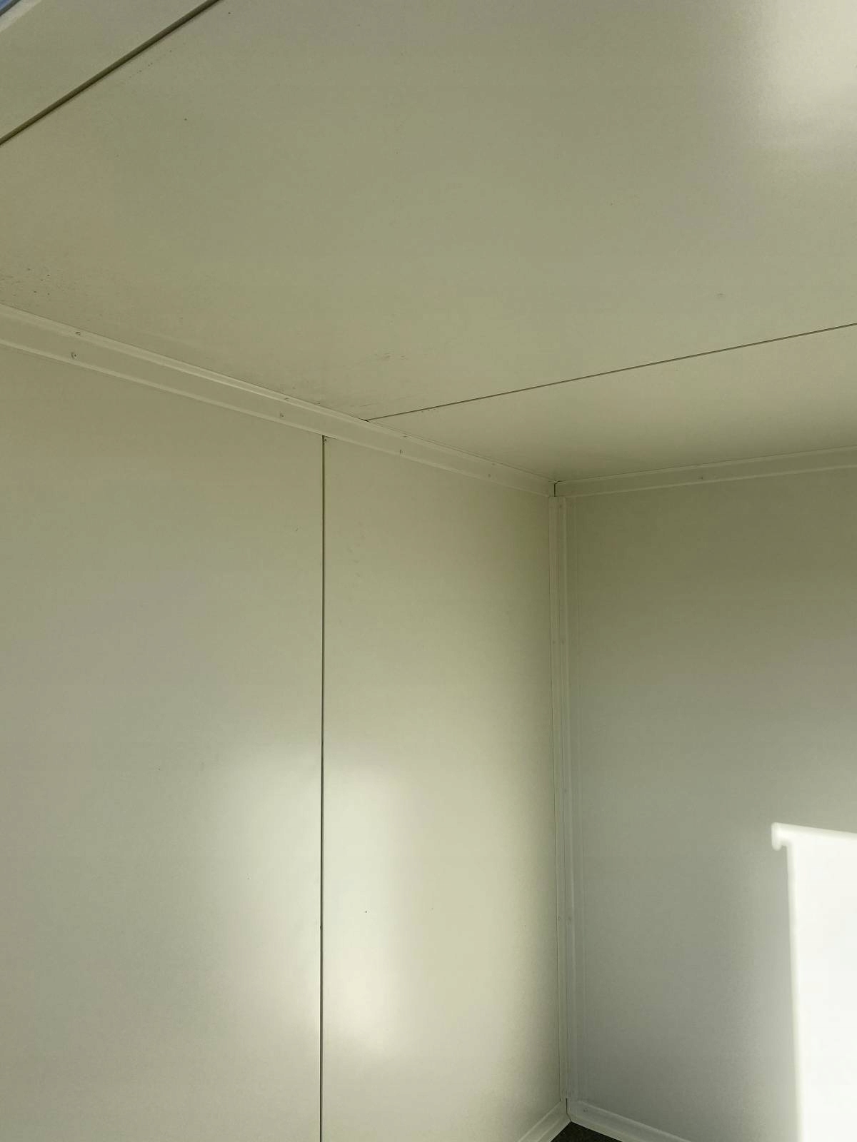 KONTENER STRÓŻÓWKA / MAŁE BIURO - WYNAJEM Wysokość 2.6 m