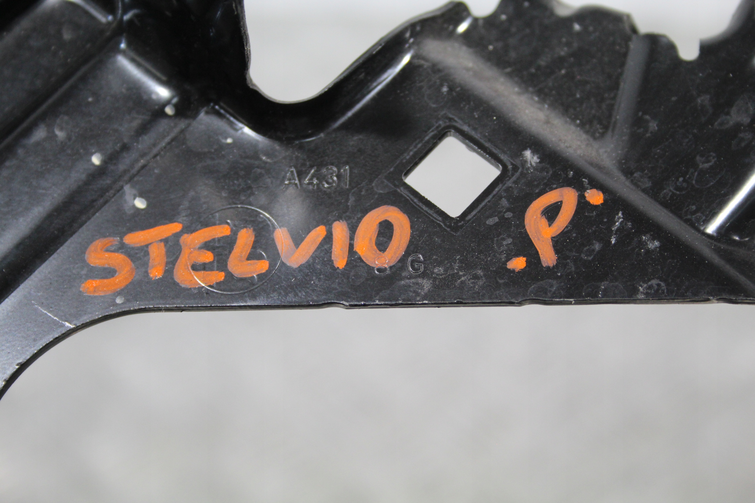 SUPPORT SUPPORT PLAQUE DROIT STELVIO