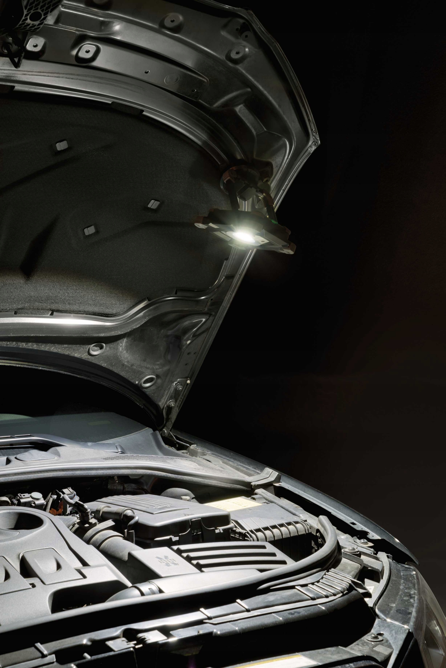 BRENNENSTUHL AKUMULATOROWY REFLEKTOR ROBOCZY LED 2000LM Waga produktu z opakowaniem jednostkowym 1 kg