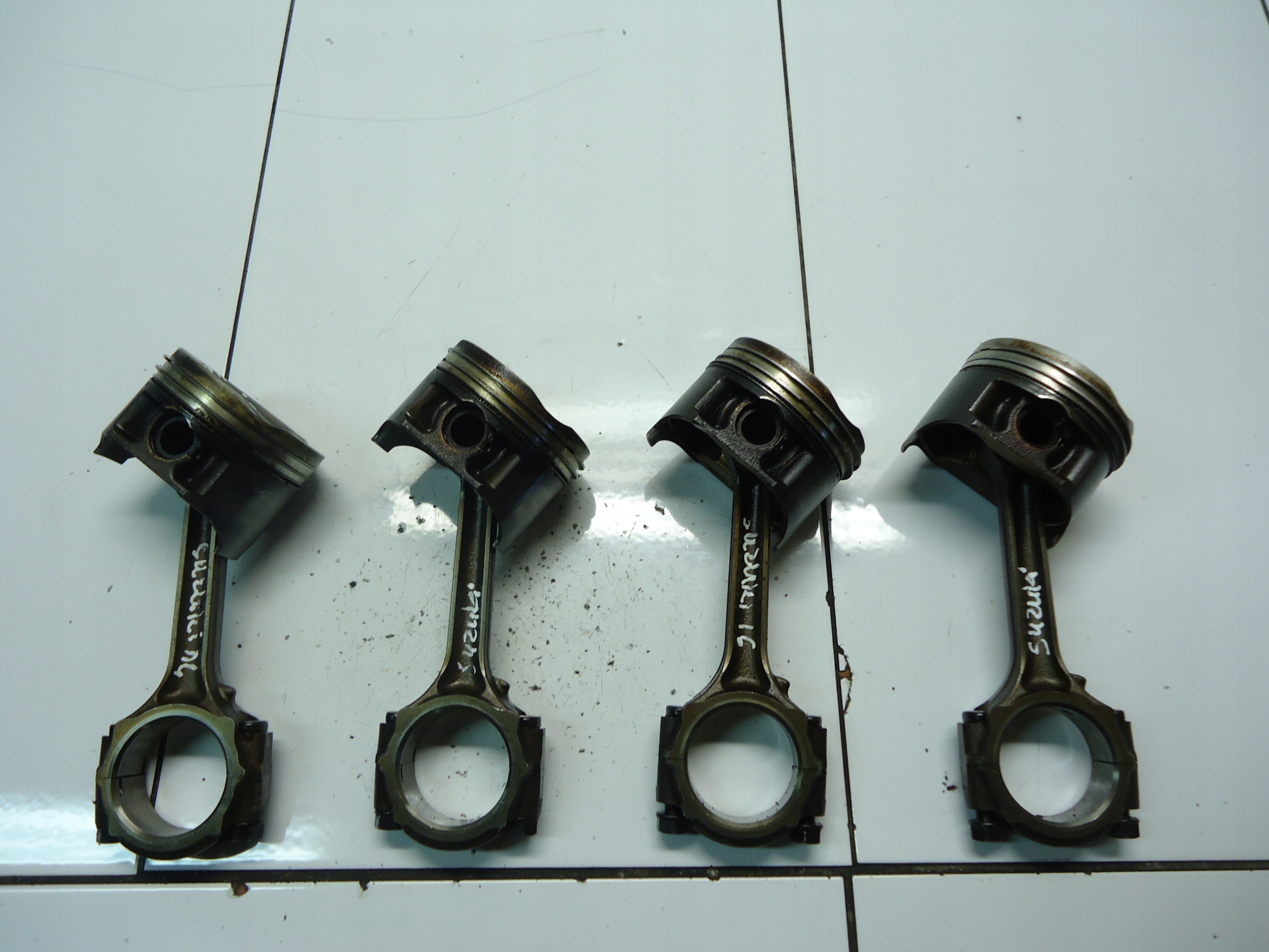 SUZUKI GRAND VITARA II 1.6 16V M16A piston with connecting rod