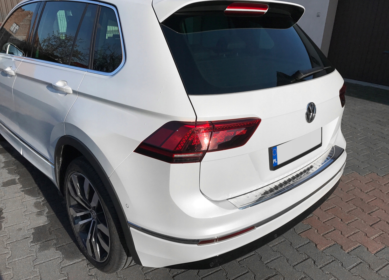 Nakładka na zderzak Volkswagen Tiguan 2 Producent Omtec