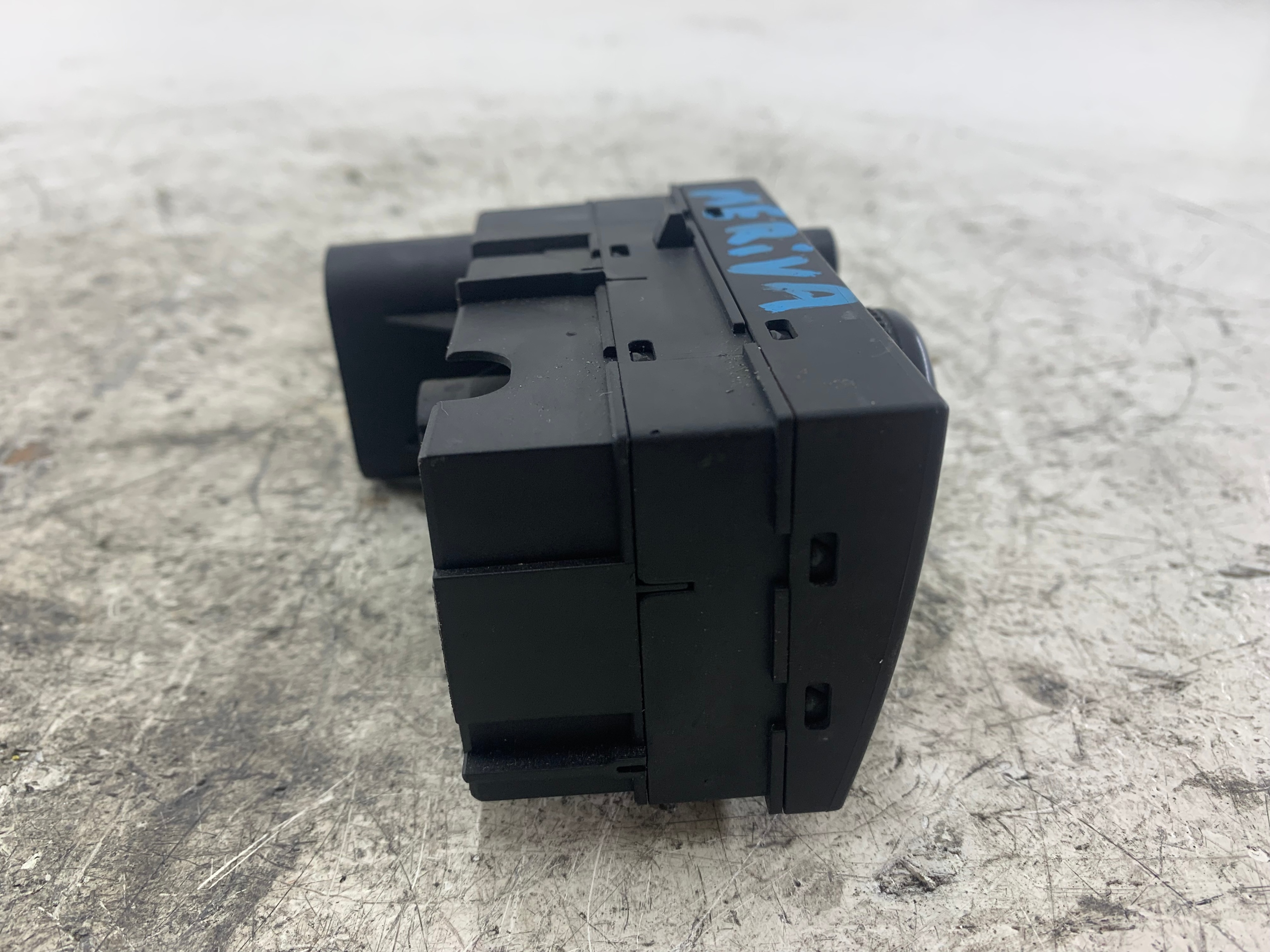 OPEL MERIVA A light switch 93394756