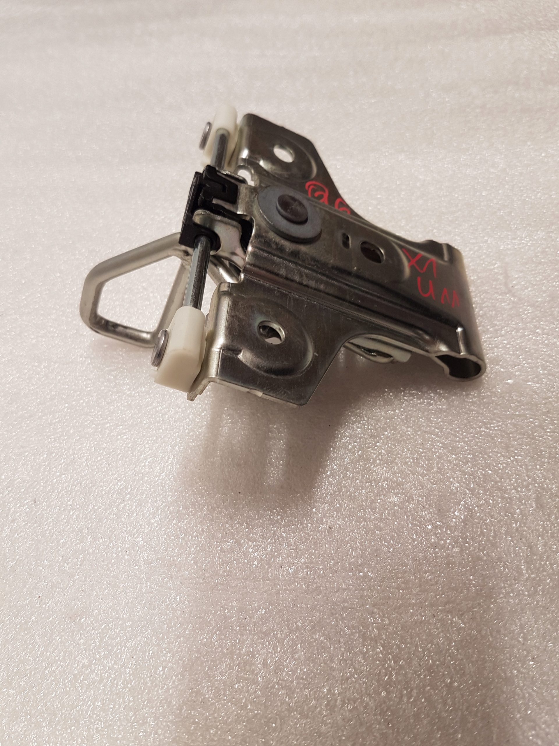hook of a lock bonnet boot BMW U06 X1 U11 8494215