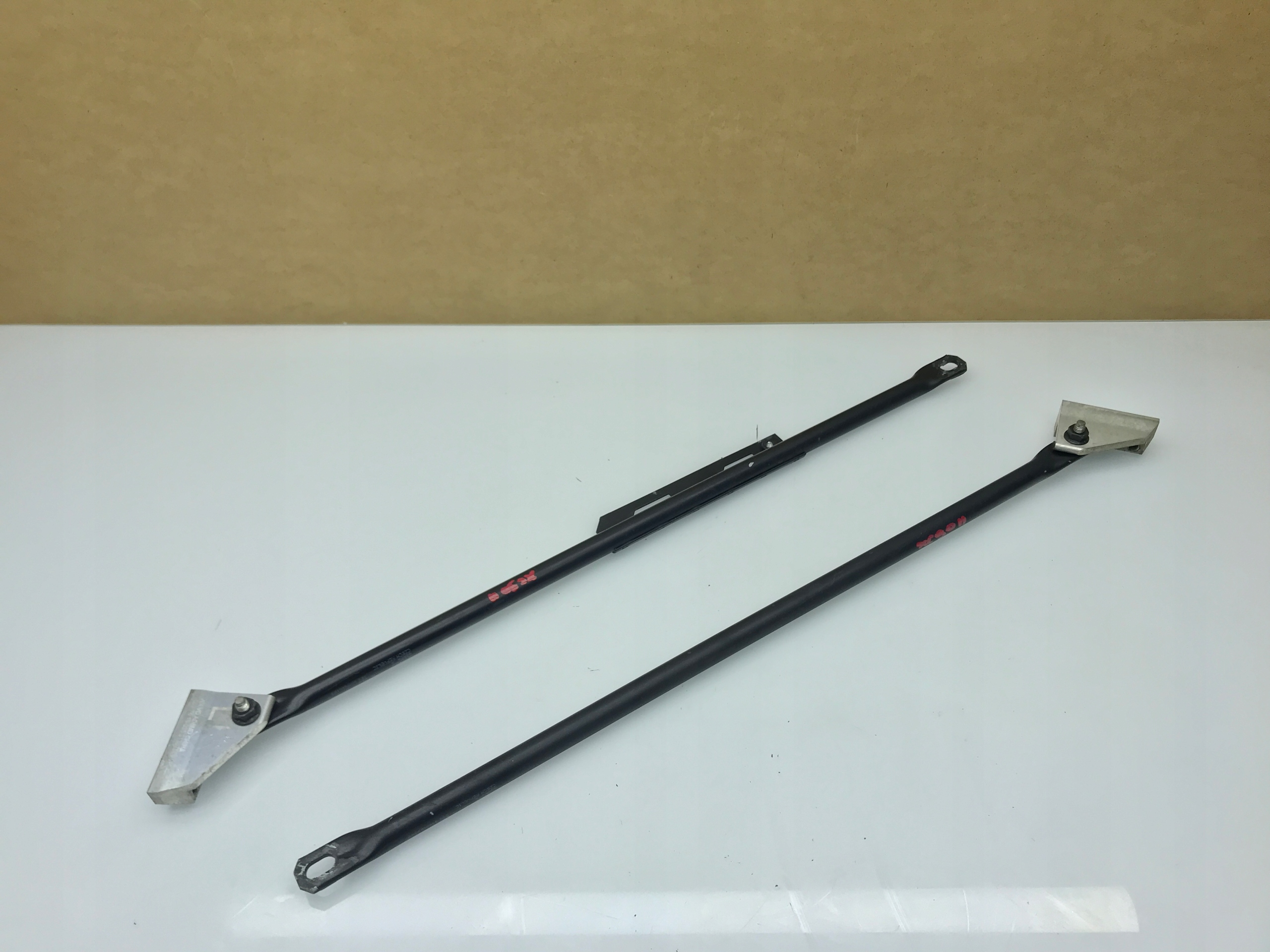 VOLVO XC90 II WSPORNIK BELKA PASA PRZEDNIEGO PRAWY