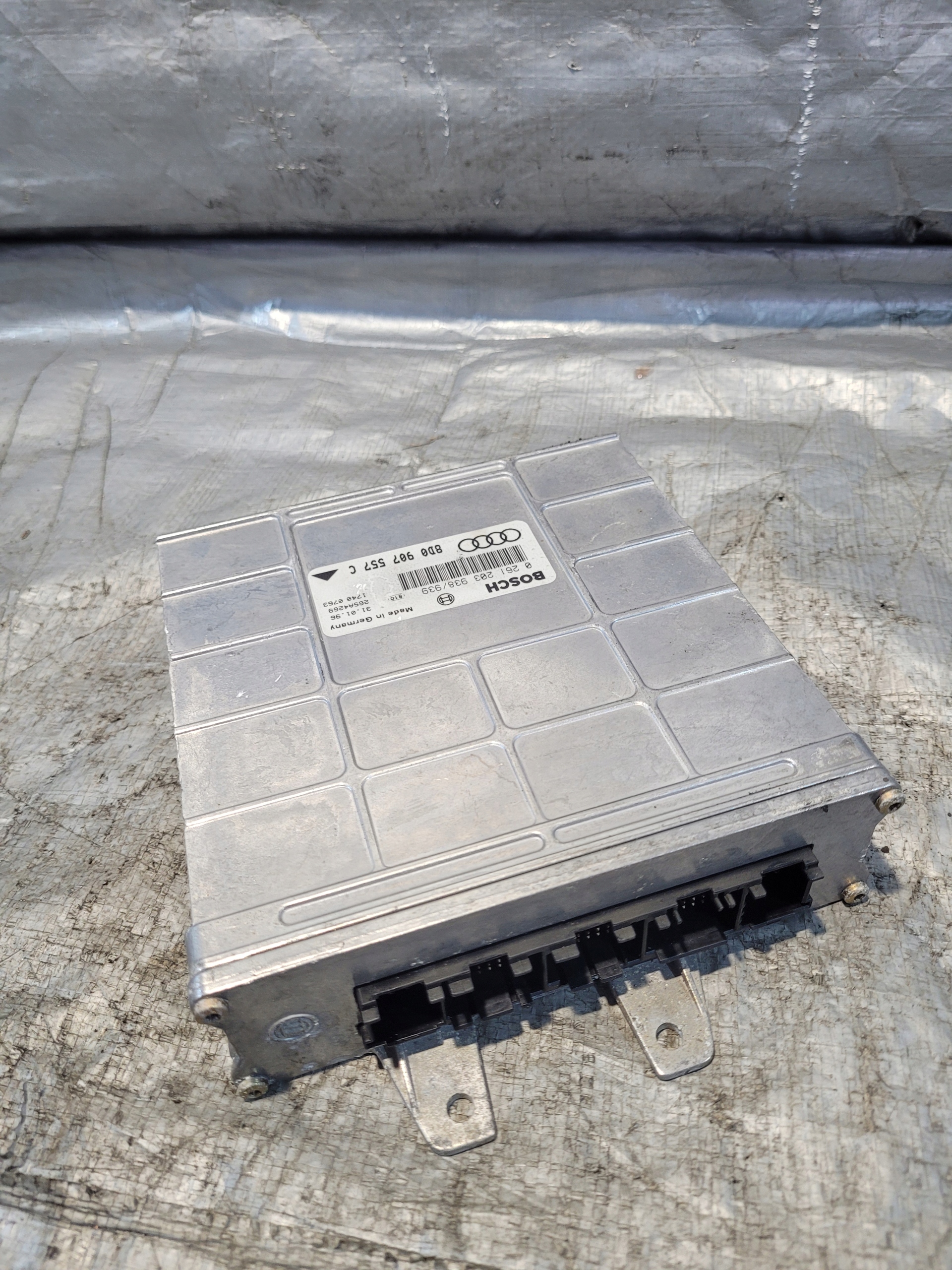 computer control unit of the engine OE 8D0907557C AUDI A4 B5 1.8B 96r.