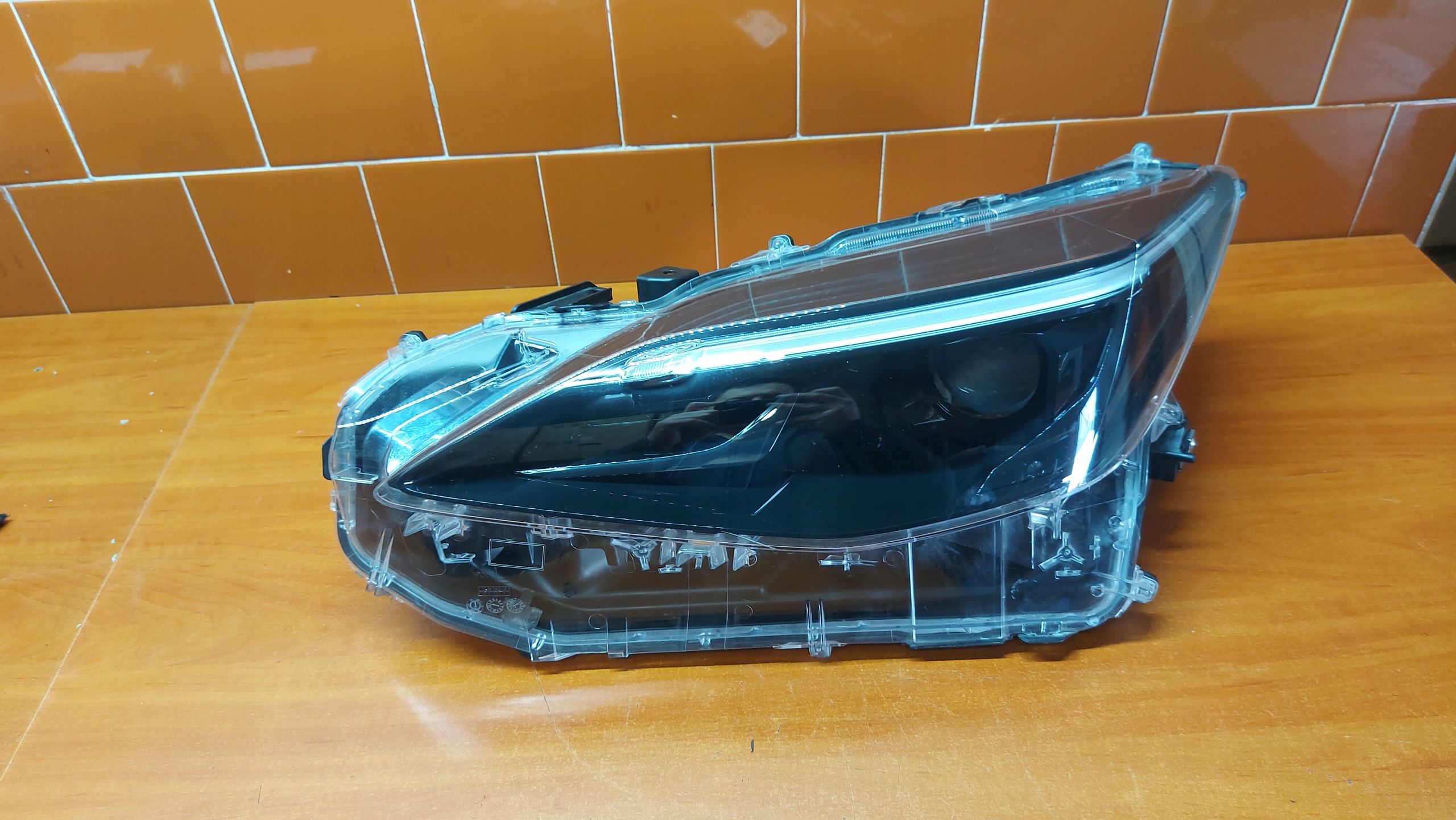 REFLEKTOR light left left front TOYOTA YARIS CROSS 20