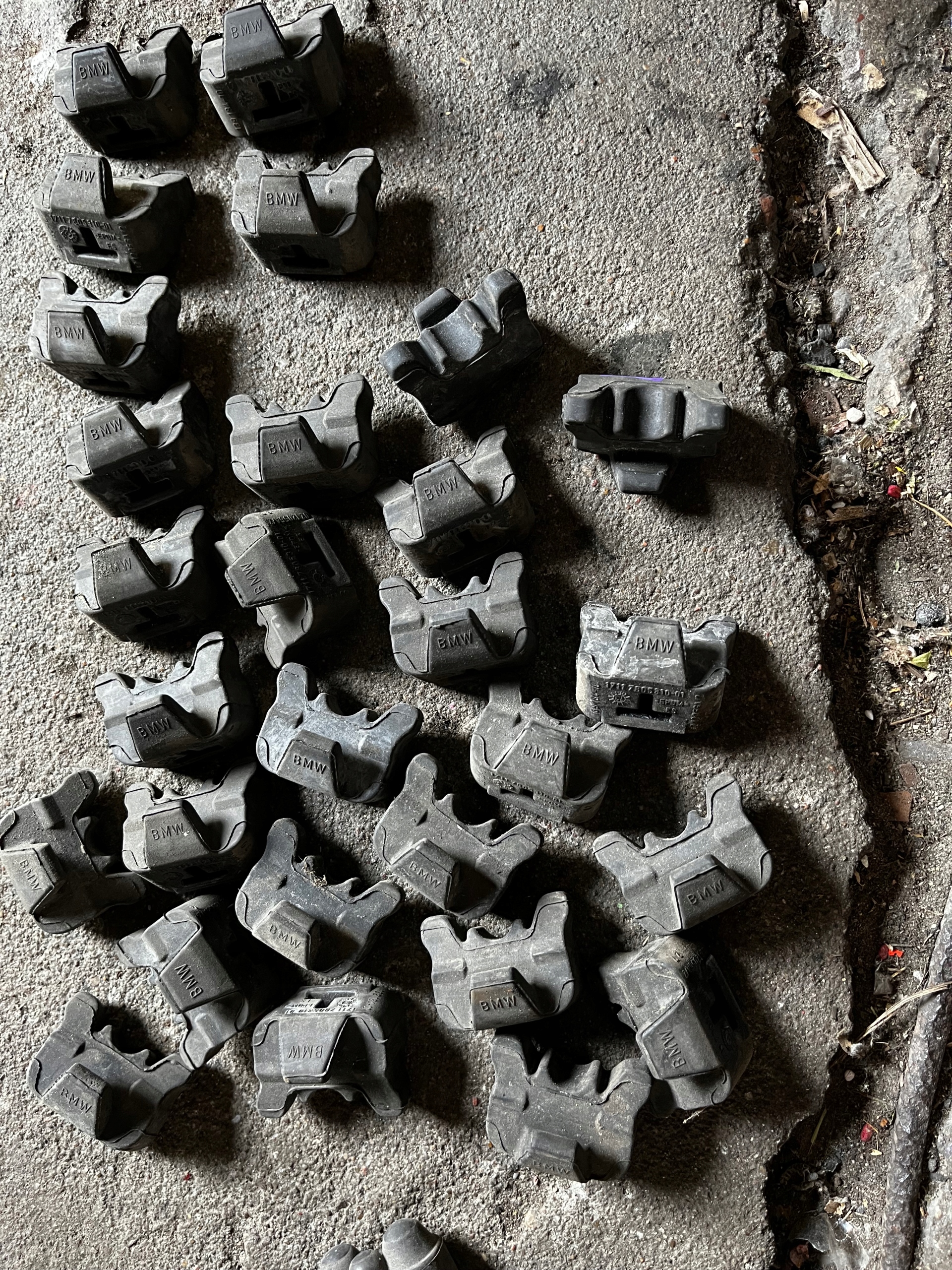 4 BMW MOCOWANIE CHŁODNIC GUMA ŁOŻYSKO 7805310