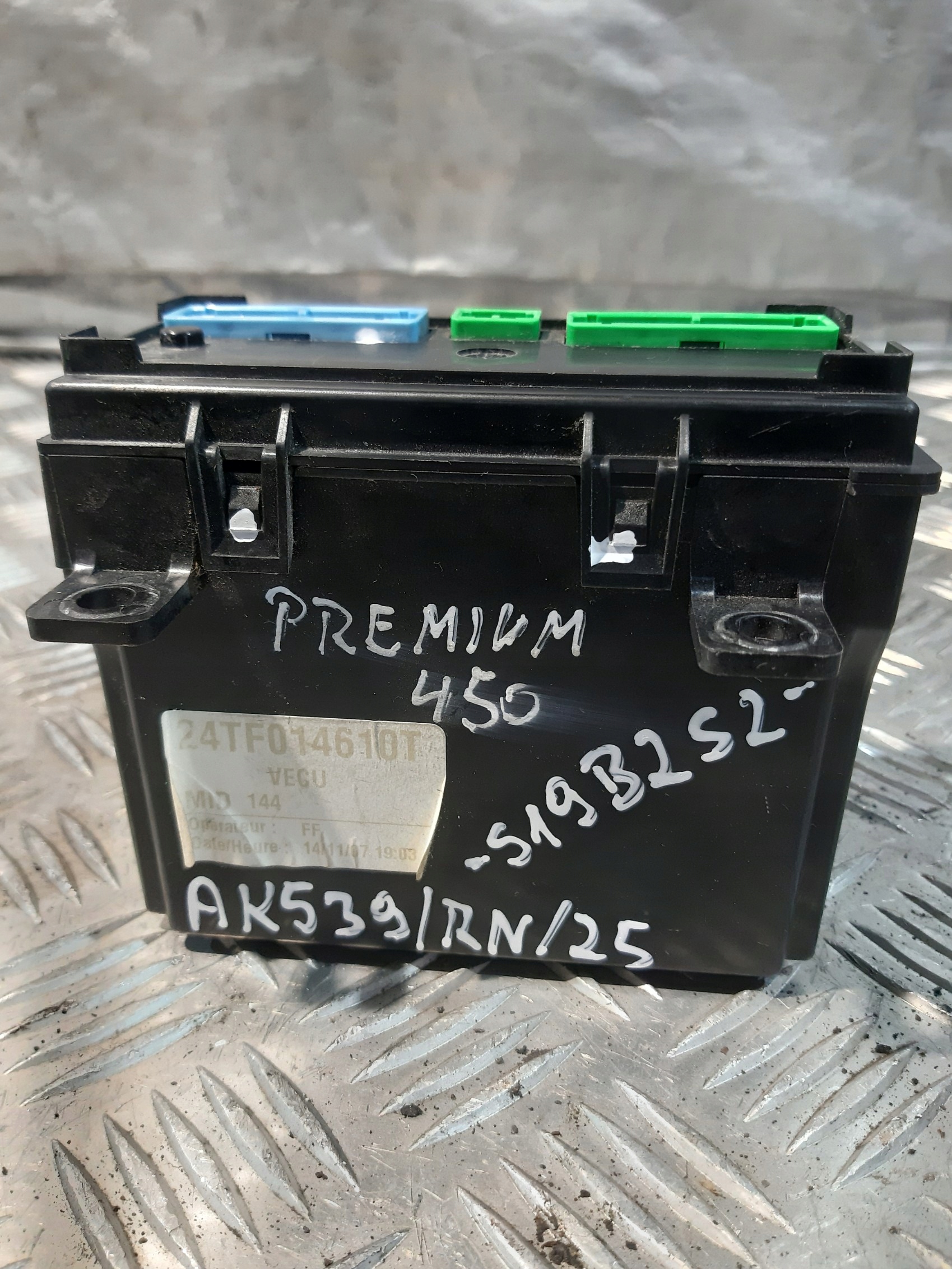 control unit module MID 144 VECU RENAULT MAGNUM DXi 7420908555
