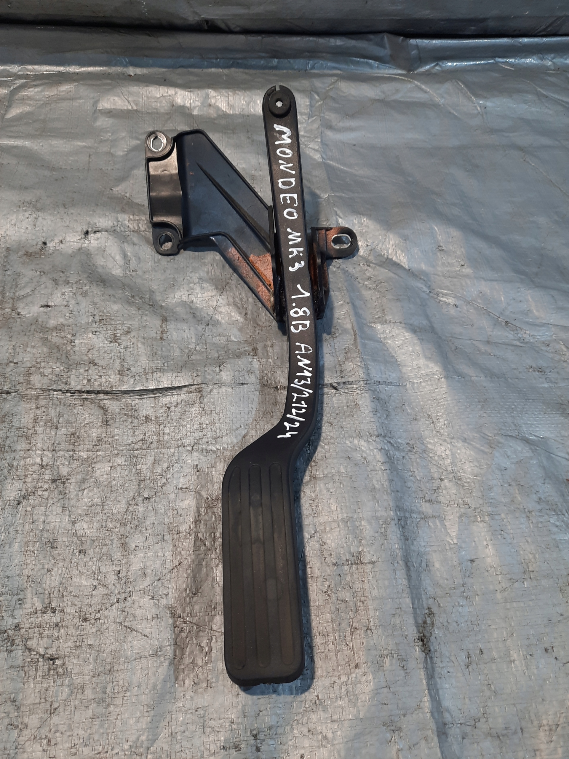 accelerator pedal FORD MONDEO MK3 1.8B OE 1S719P732CC