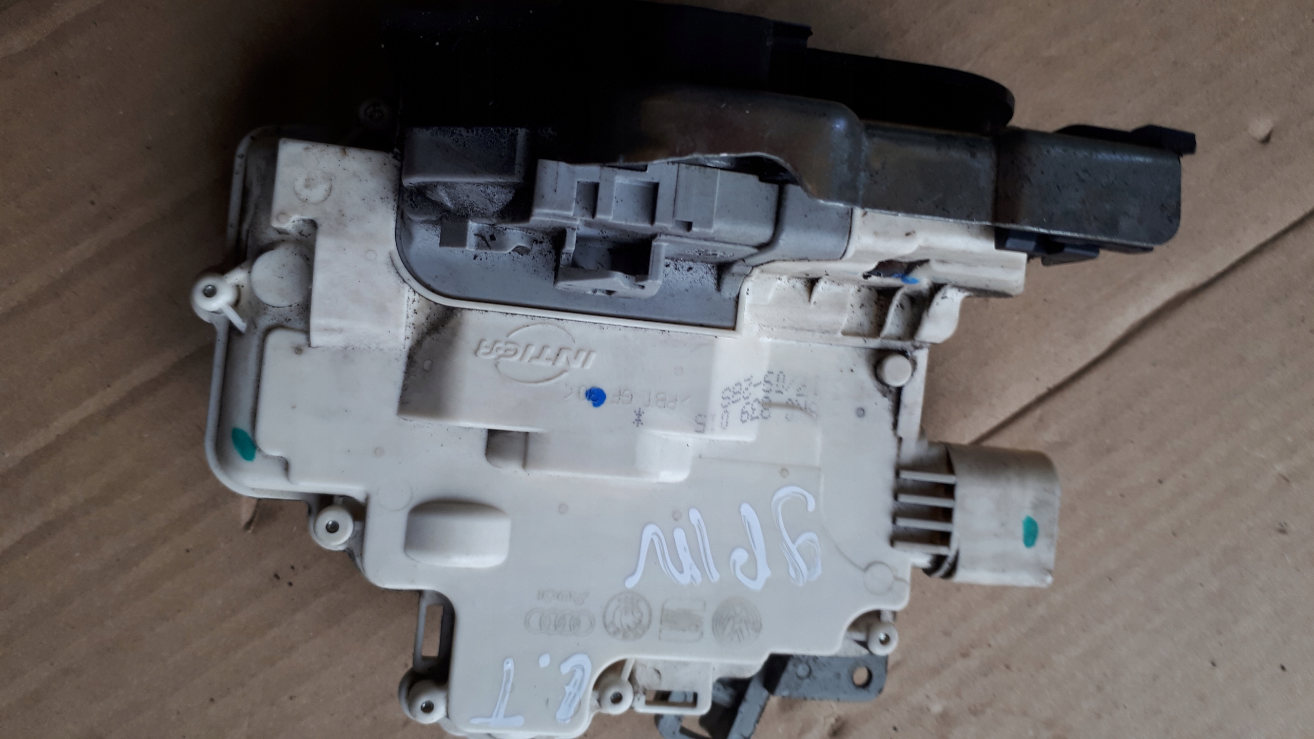 S4 B8 A4 lock door left rear part 9 PIN 8K0839015 A5