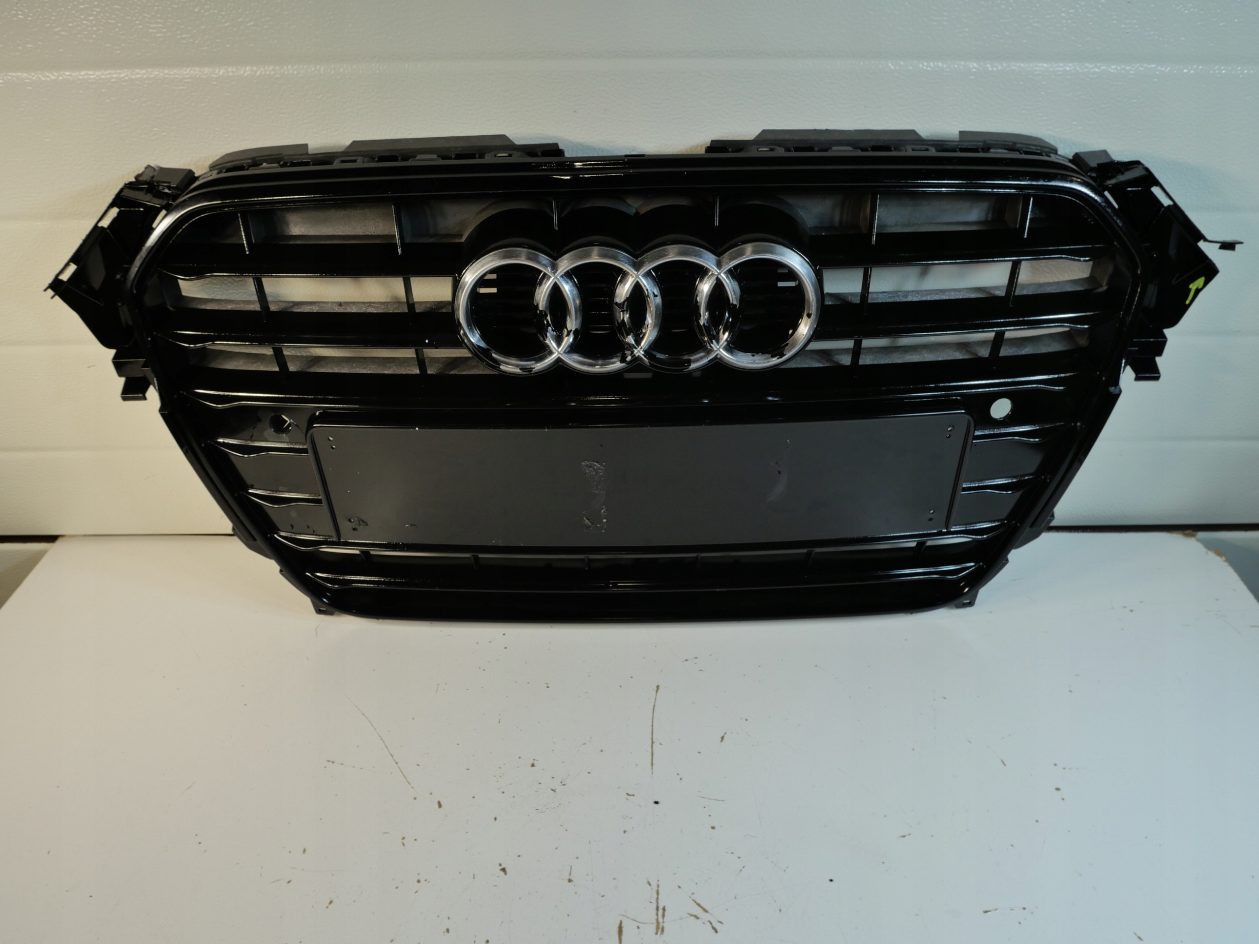 AUDI A4 B8 grill grille of a bumper front front 8K0853651E