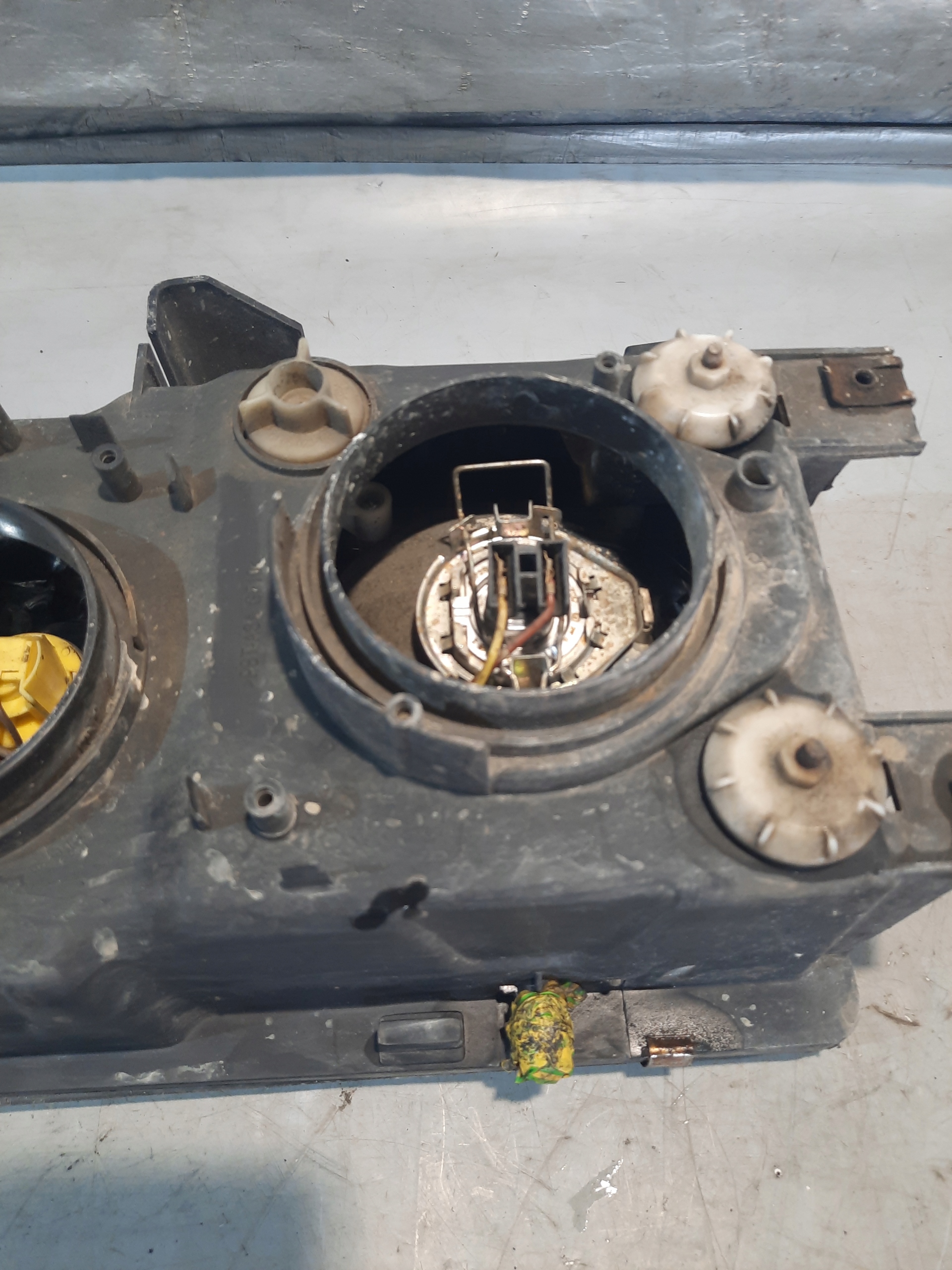 light REFLEKTOR left front RENAULT MAGNUM 440 DXI