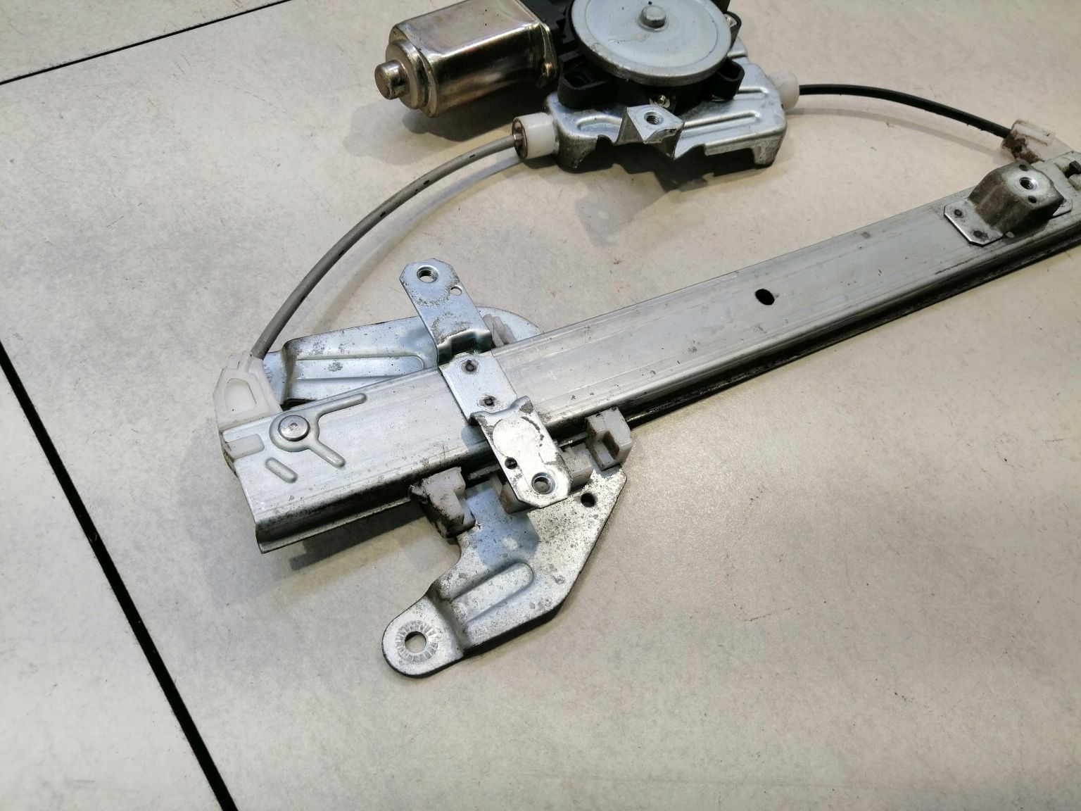 window regulator left rear part X-TRAIL T30 8073189912