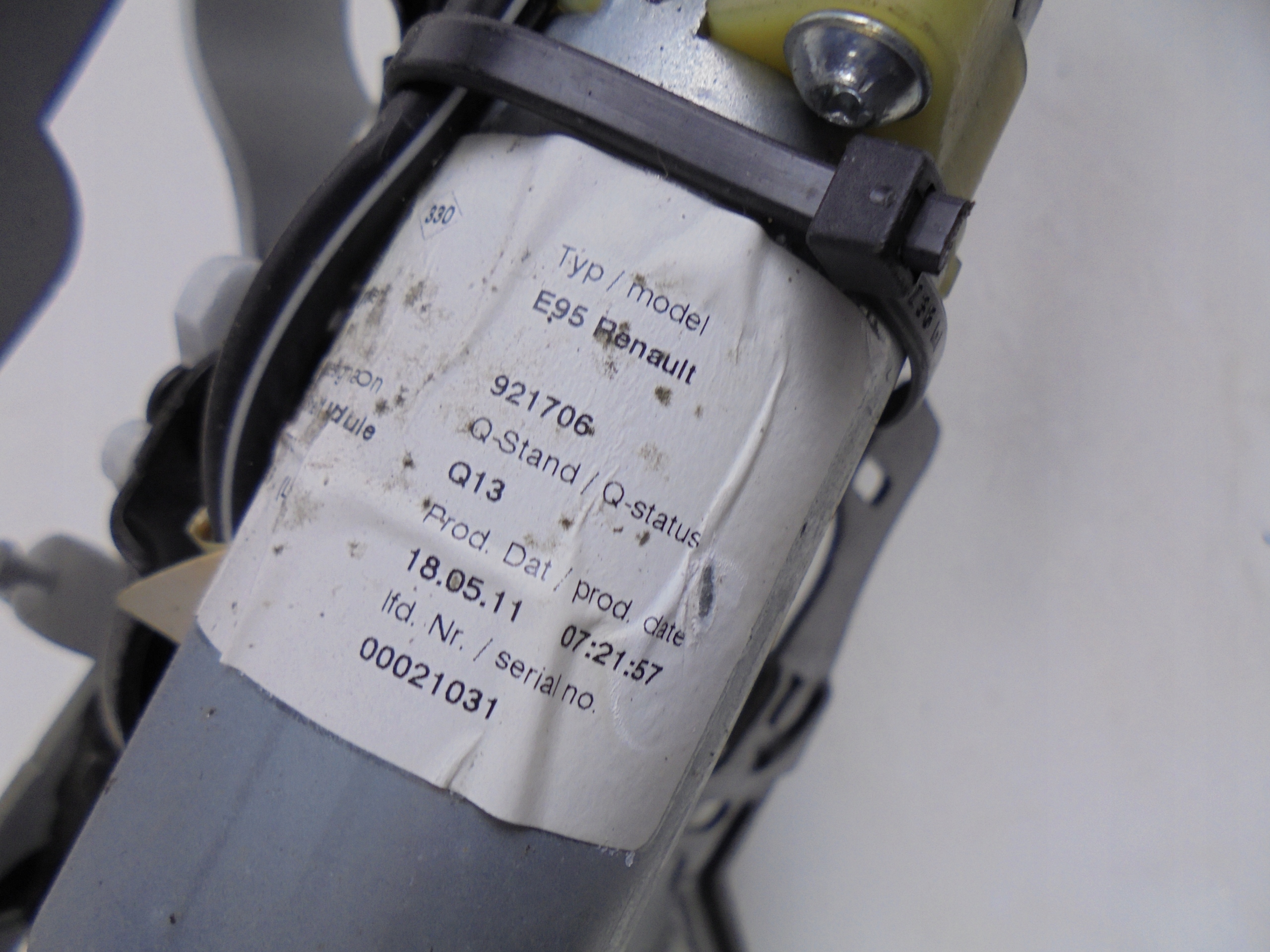 ZAWIAS KLAPY BAGAŻNIKA LEWY E95313451 RENAULT MEGANE III Typ samochodu Samochody osobowe