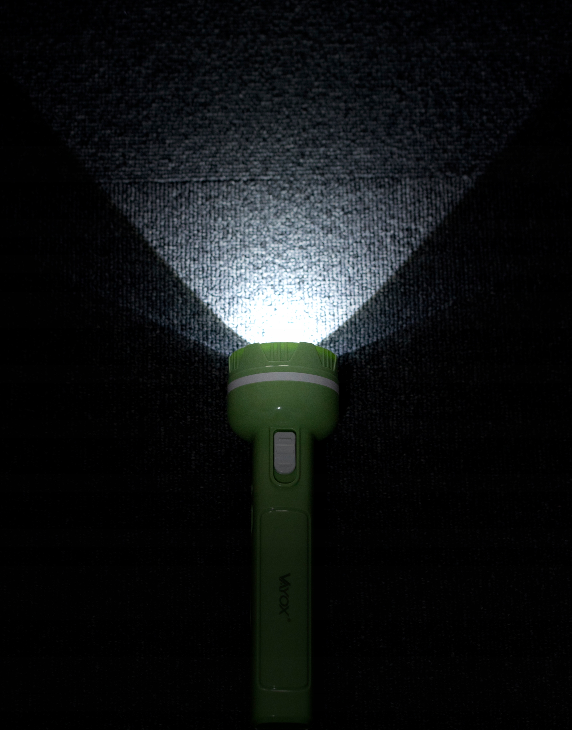 LATARKA LED ZE ŚWIATŁEM BOCZNYM AKU ŁADOWALNA 230V Marka Vayox