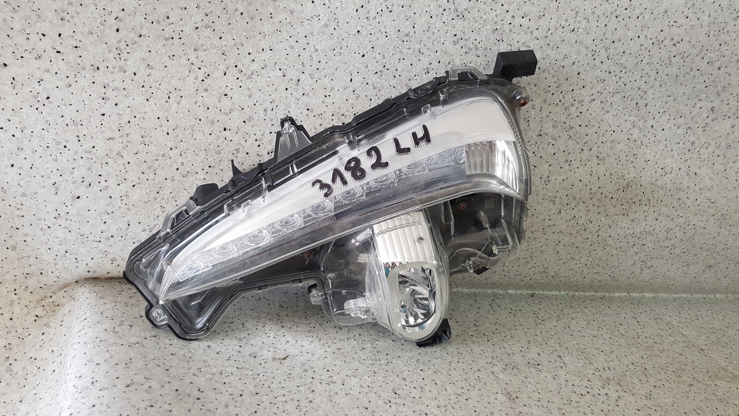 TOYOTA PRIUS PRIME 2017 - left fog light LED DRL 3182