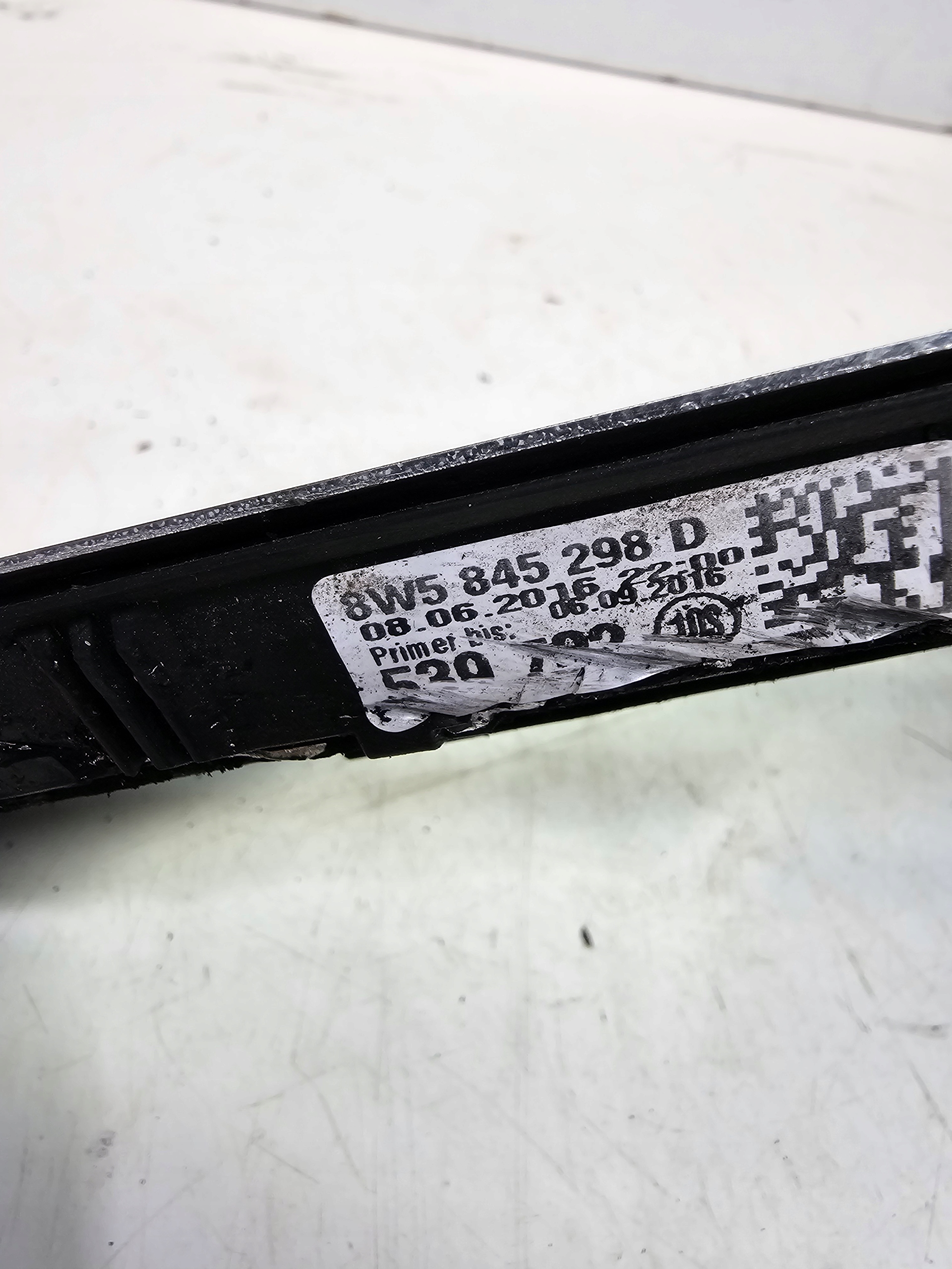 window bodywork right rear part AUDI A4 B9 sedan 8W5845298D 2016R