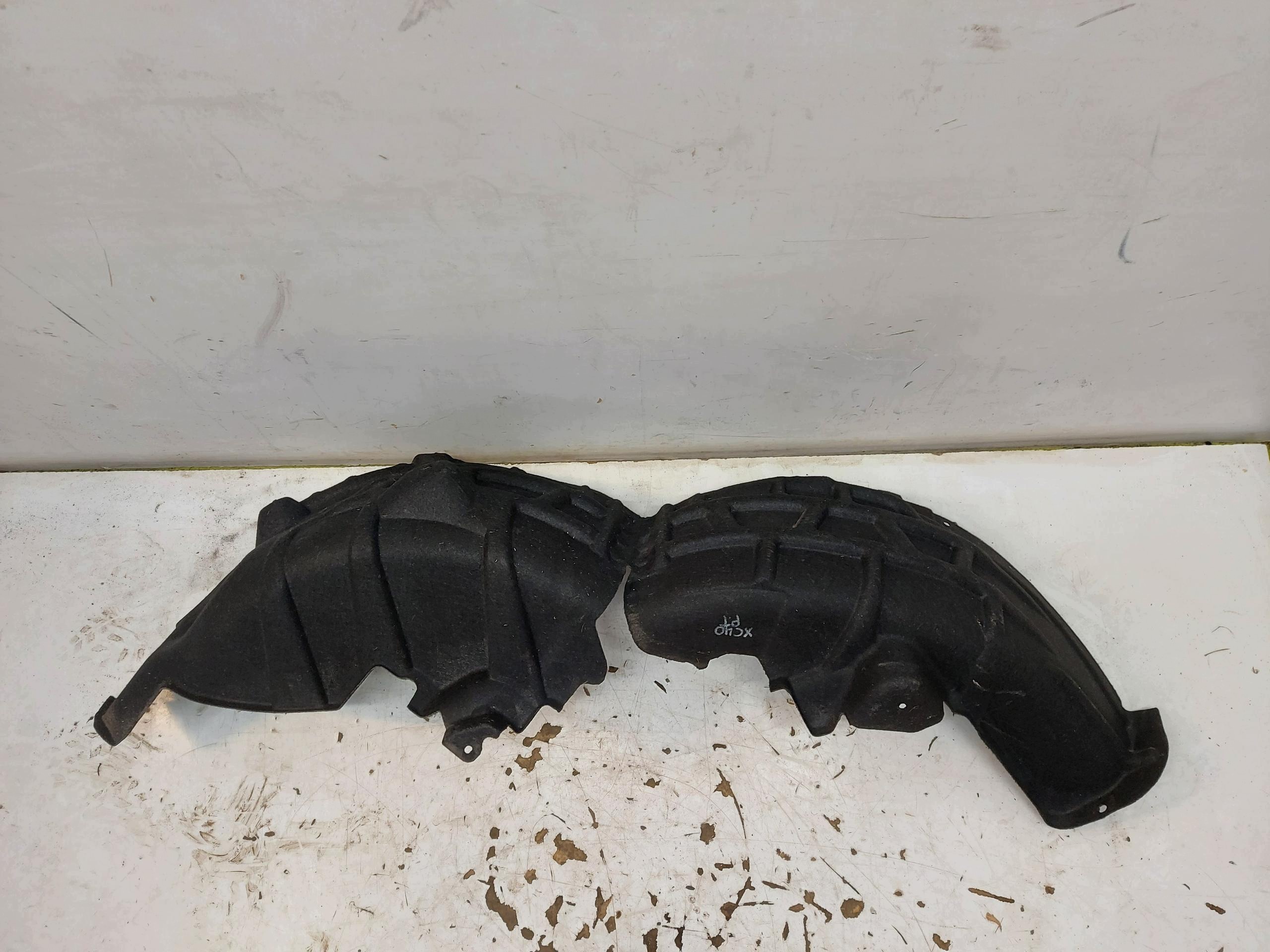 Volvo XC40 Lift Recharge mudguard rear part right