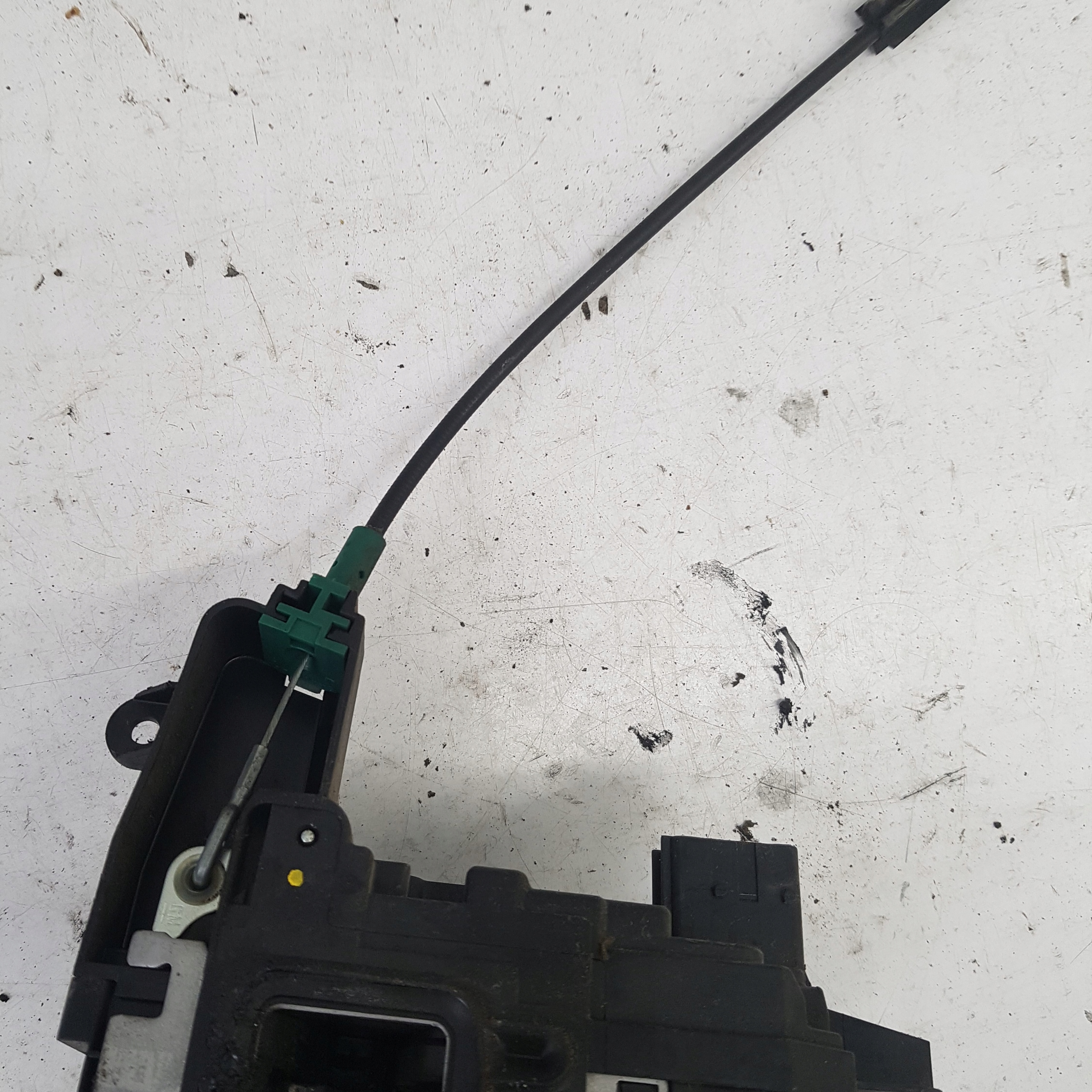 lock door right front OPEL ASTRA H 4 PIN 13210749