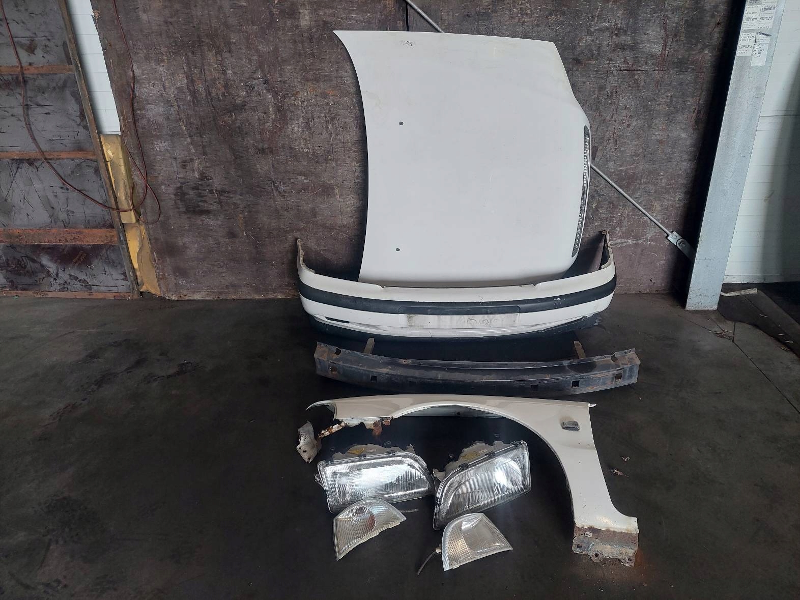 complete front bonnet bumper light fender VOLVO S40 and 239-51